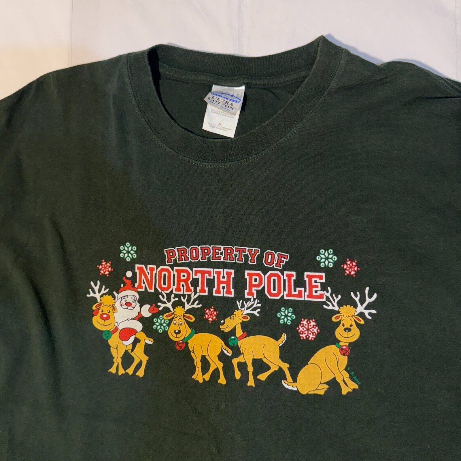 Gildan Property Of The North Pole Santa Claus Y2K Tshirt - XL Green Size US XL / EU 56 / 4 - 2 Thumbnail