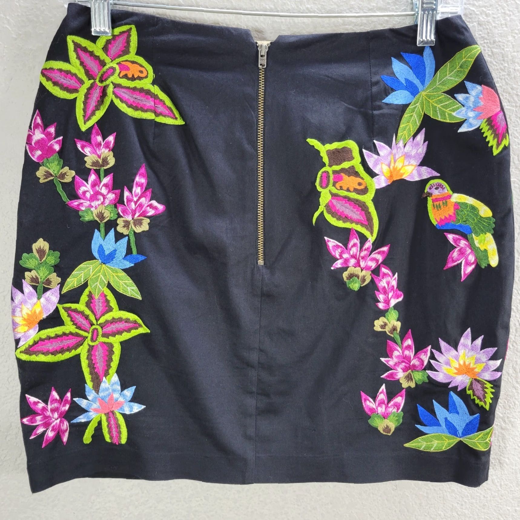Nicole Miller Nicole Miller Artelier Short Skirt Tropical Birds Flowers Embroidered Sz 4 Size 27" / US 4 / IT 40 - 5 Thumbnail