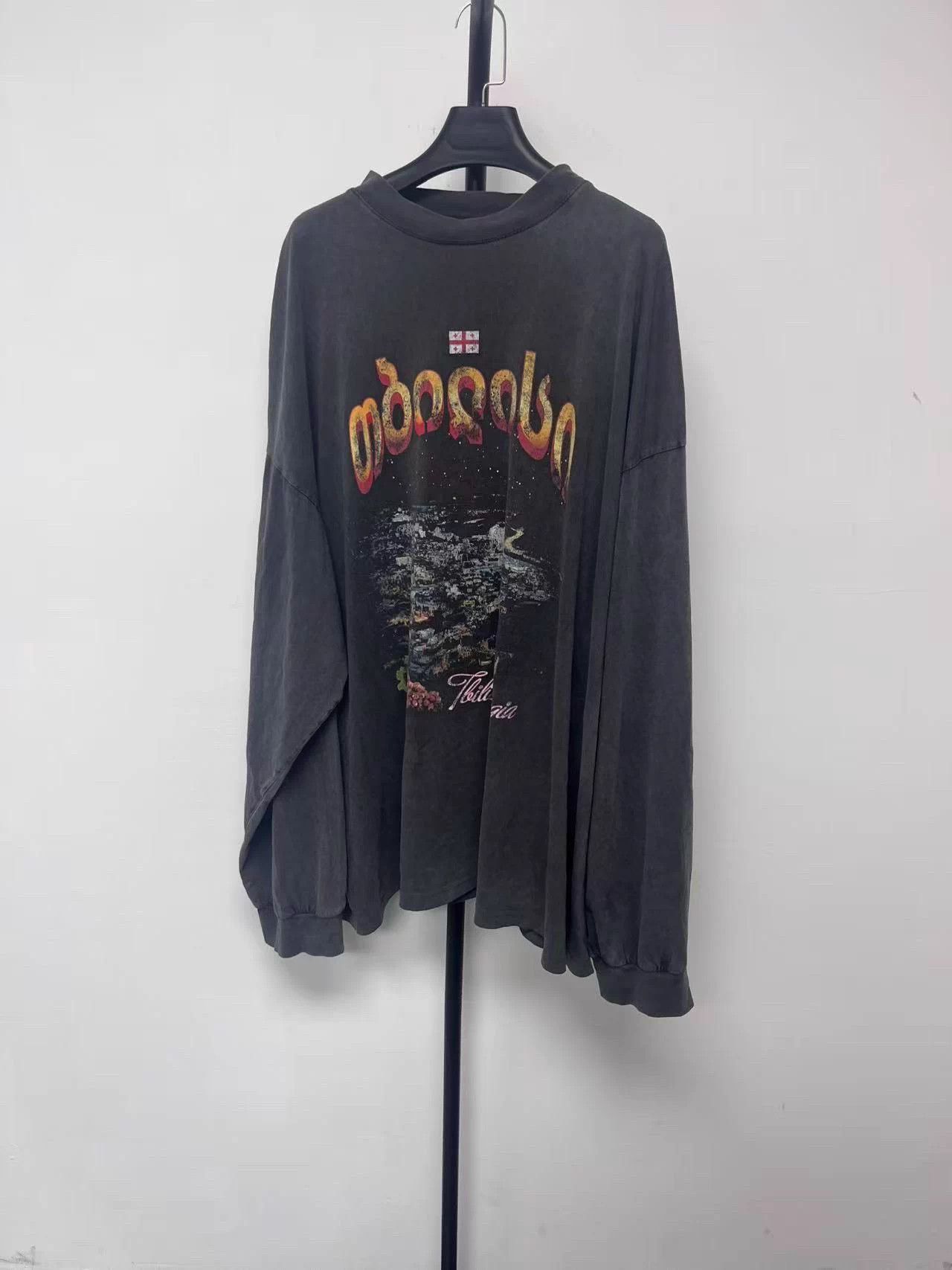 Balenciaga Balenciaga Grey Logo Print Crewneck Long Sleeve Tee 4 Size US XL / EU 56 / 4 - 1 Thumbnail