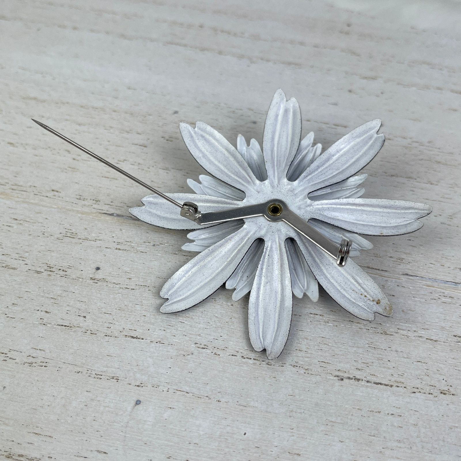 Vintage VTG 1960’s Black White Daisy Flower Brooch Pin Metal Enamel Size ONE SIZE - 15 Thumbnail