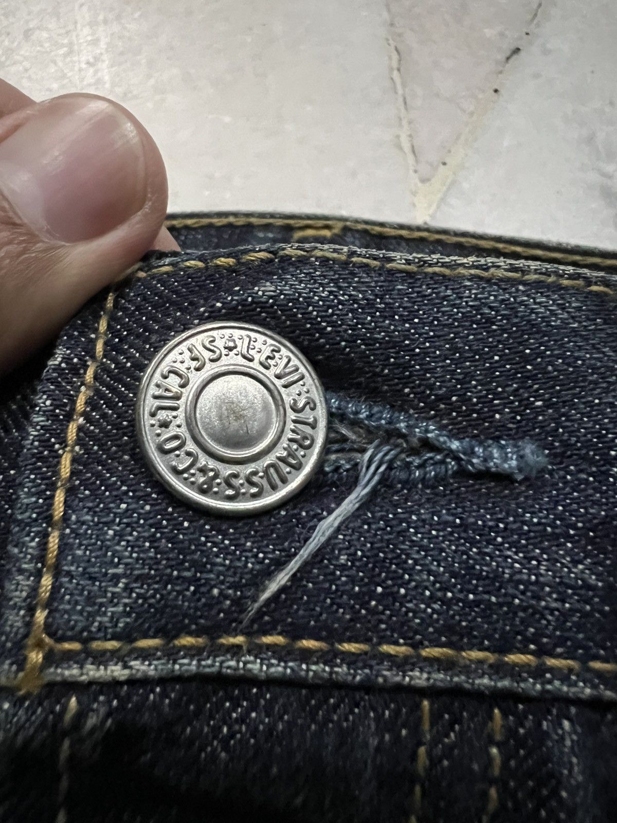 Levi's × Levi's Vintage Clothing VINTAGE 90’s STYLE LEVIS 501 BUTTON FLY DISTRESS JEANS Size US 31 - 11 Thumbnail