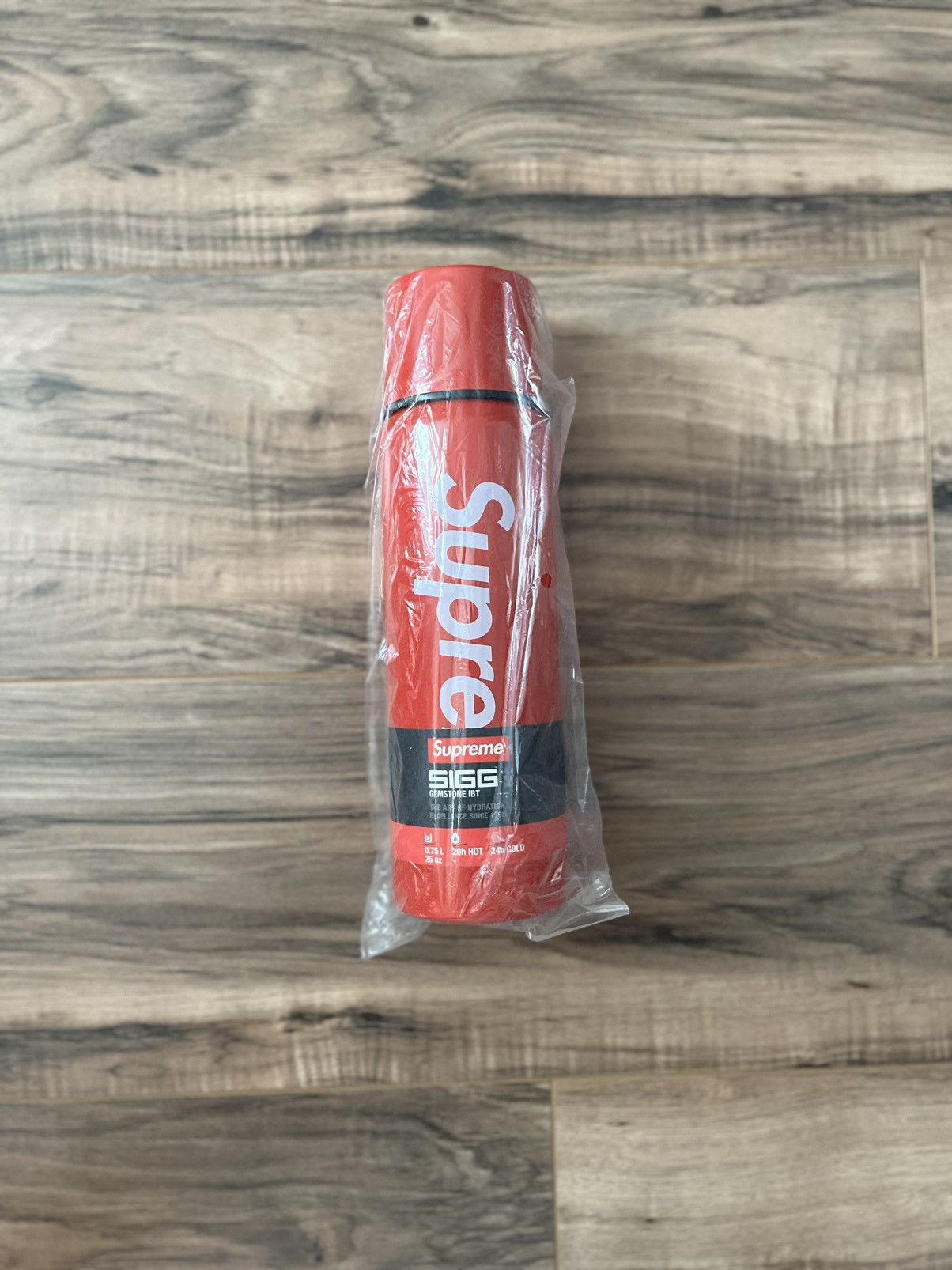Supreme Supreme SIGG Vacuum Insulated 0.75L Bottle Size ONE SIZE - 1 Thumbnail