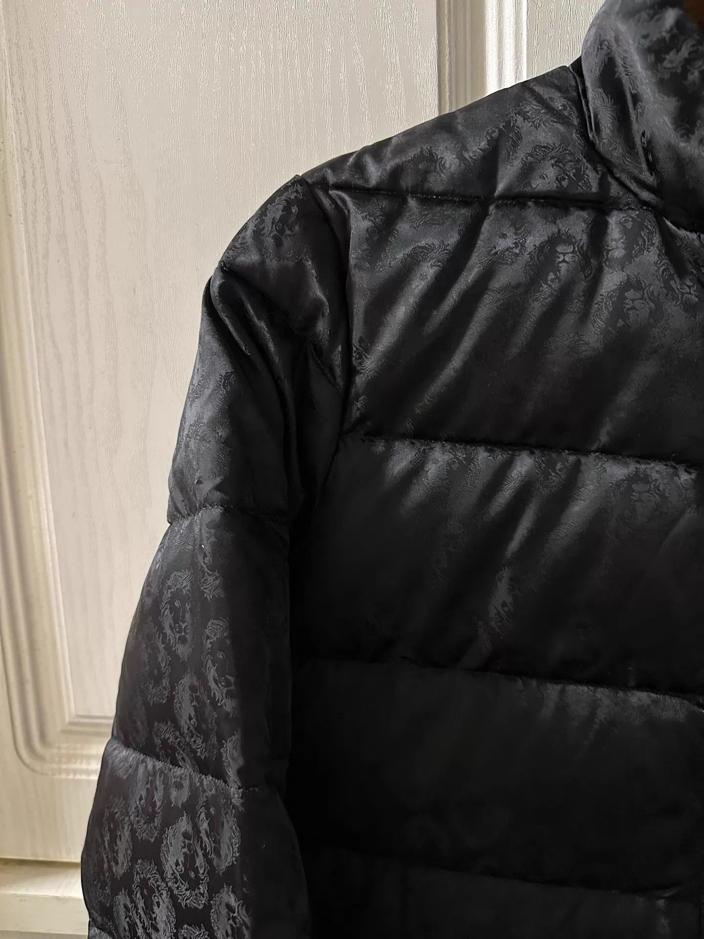 Versace Versace New All Over Shadow Lion Graphic Down Jacket Size S Size S / US 4 / IT 40 - 4 Thumbnail