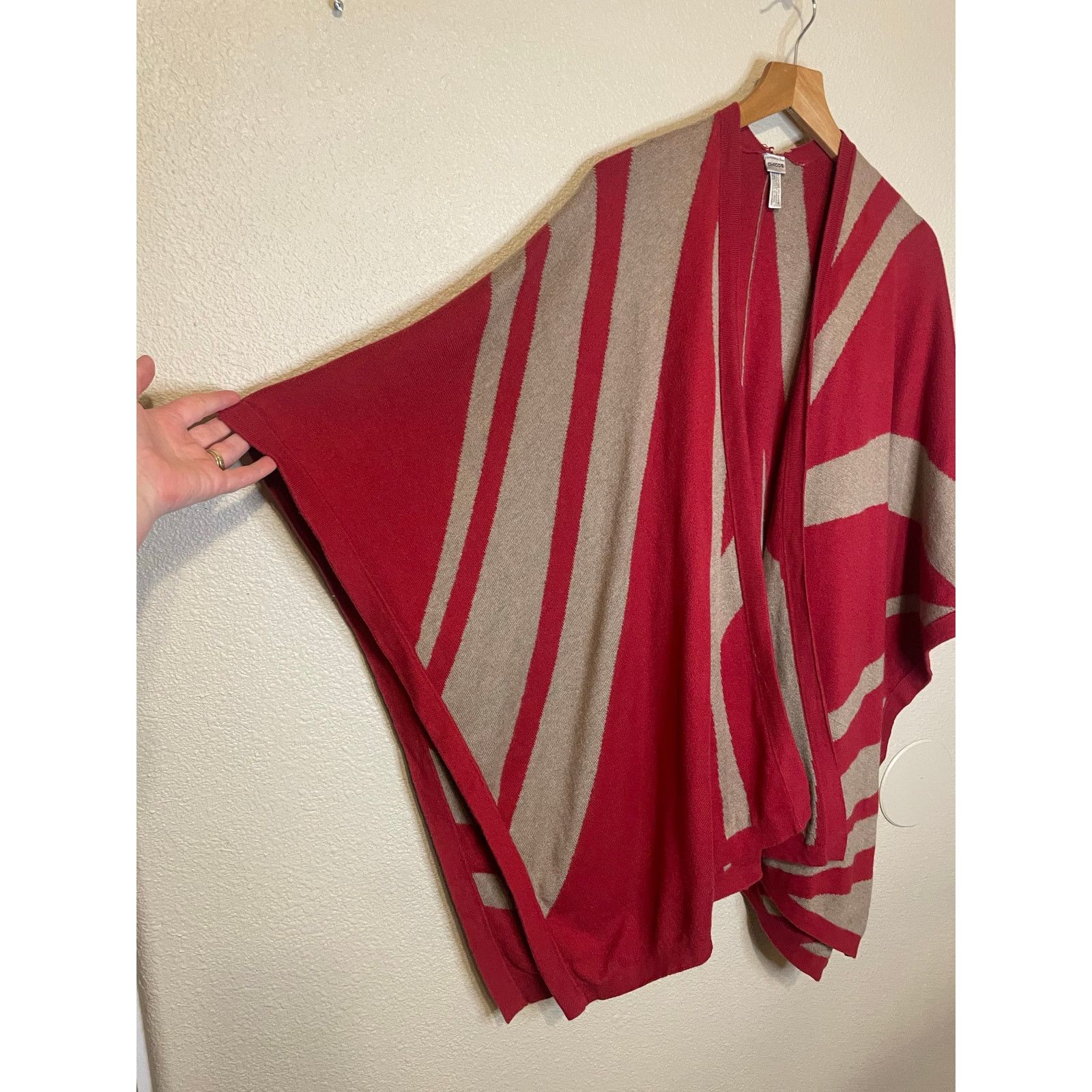 Chicos Chico's Boho Red Geometric Print Knit Kimono Shawl One Size Size ONE SIZE - 2 Thumbnail