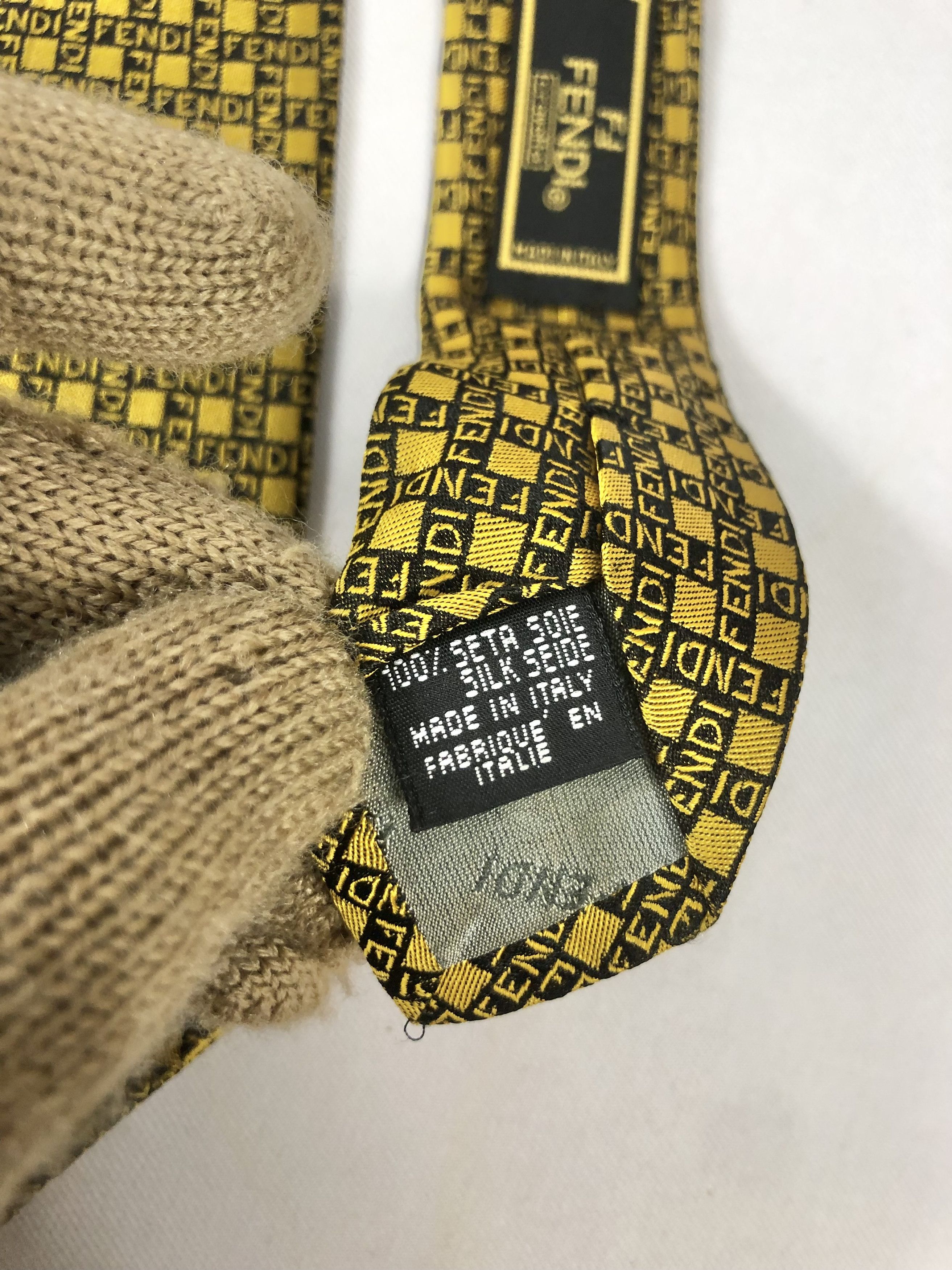 Fendi Rare Fendi Cravatte Gold Monogram Silk Tie Made in Italy Size ONE SIZE - 8 Thumbnail