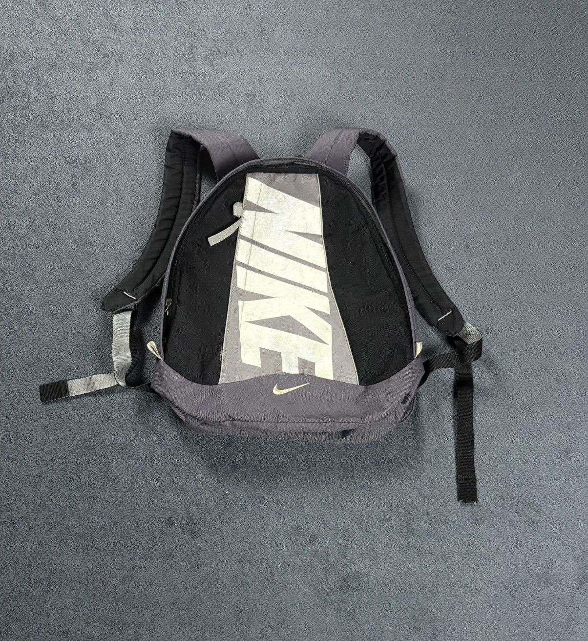 Nike 90s Nike Vintage Oversized Retro Y2K Vintage Big Logo Back Size ONE SIZE - 1 Thumbnail