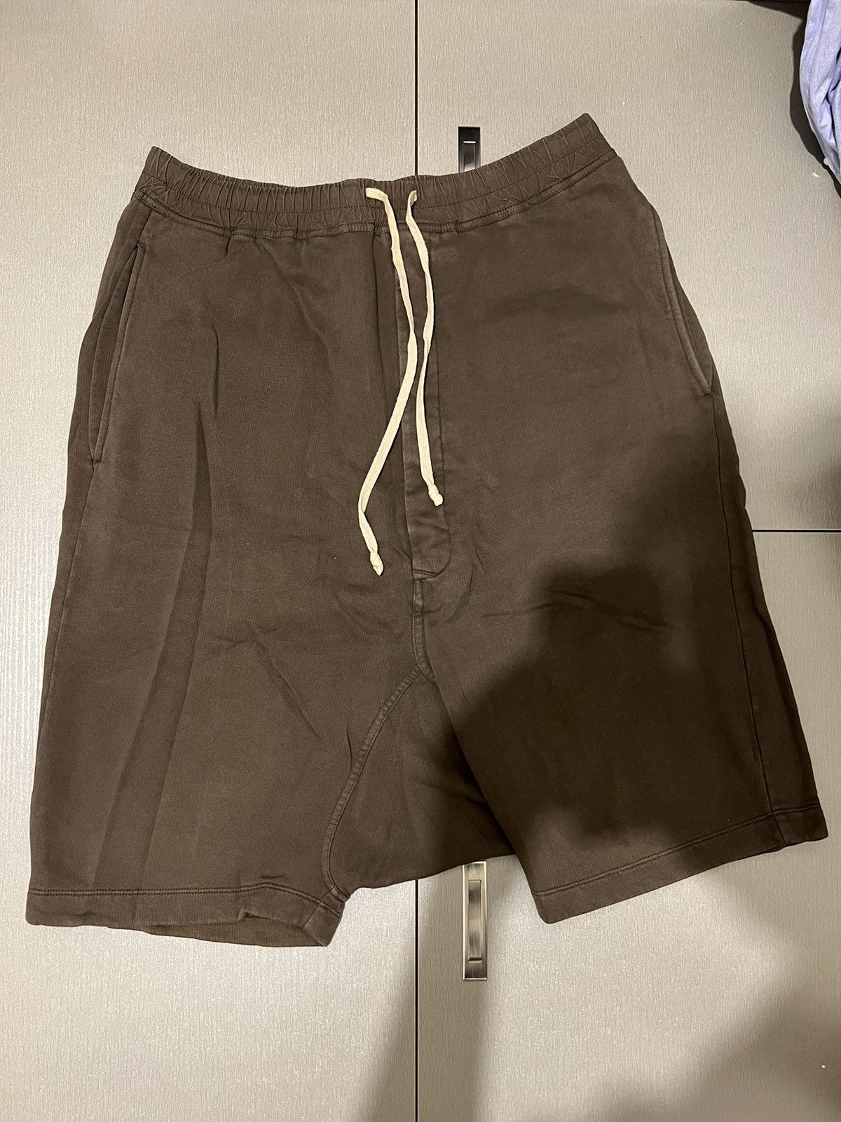 image of Rick Owens Drkshdw Pod Shorts in Dark Dust, Men's (Size 30)