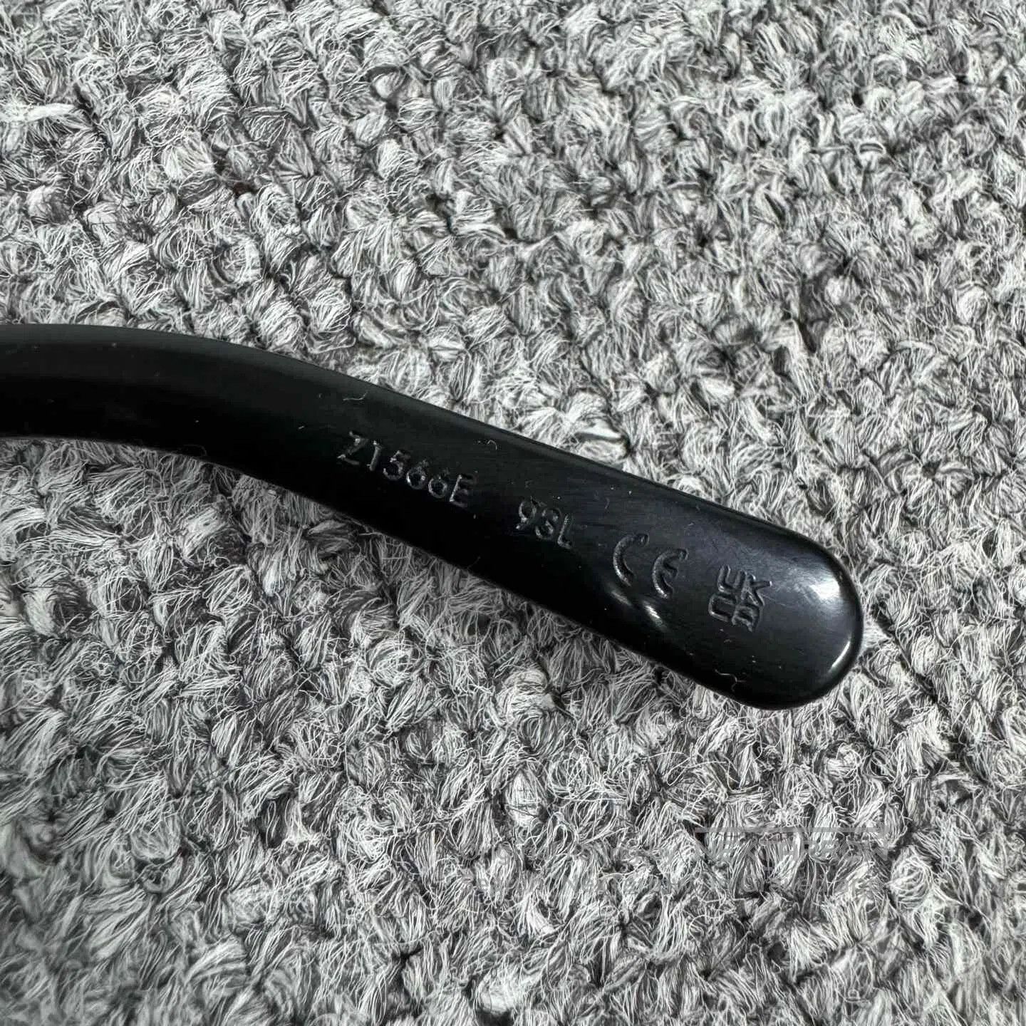 Louis Vuitton Louis Vuitton Black framed metal V-shaped sunglasses| Size ONE SIZE - 6 Thumbnail
