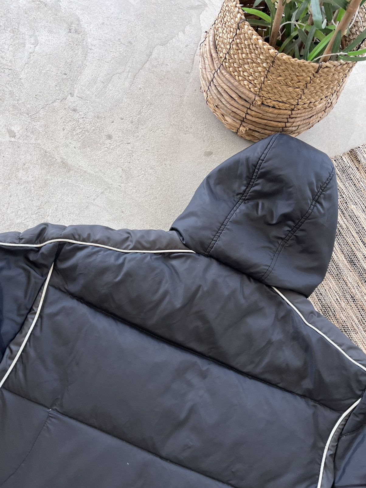 Nike Vintage Nike Puffer Down Jacket Black Small Logo Outdoor Y2K Size US L / EU 52-54 / 3 - 13 Thumbnail