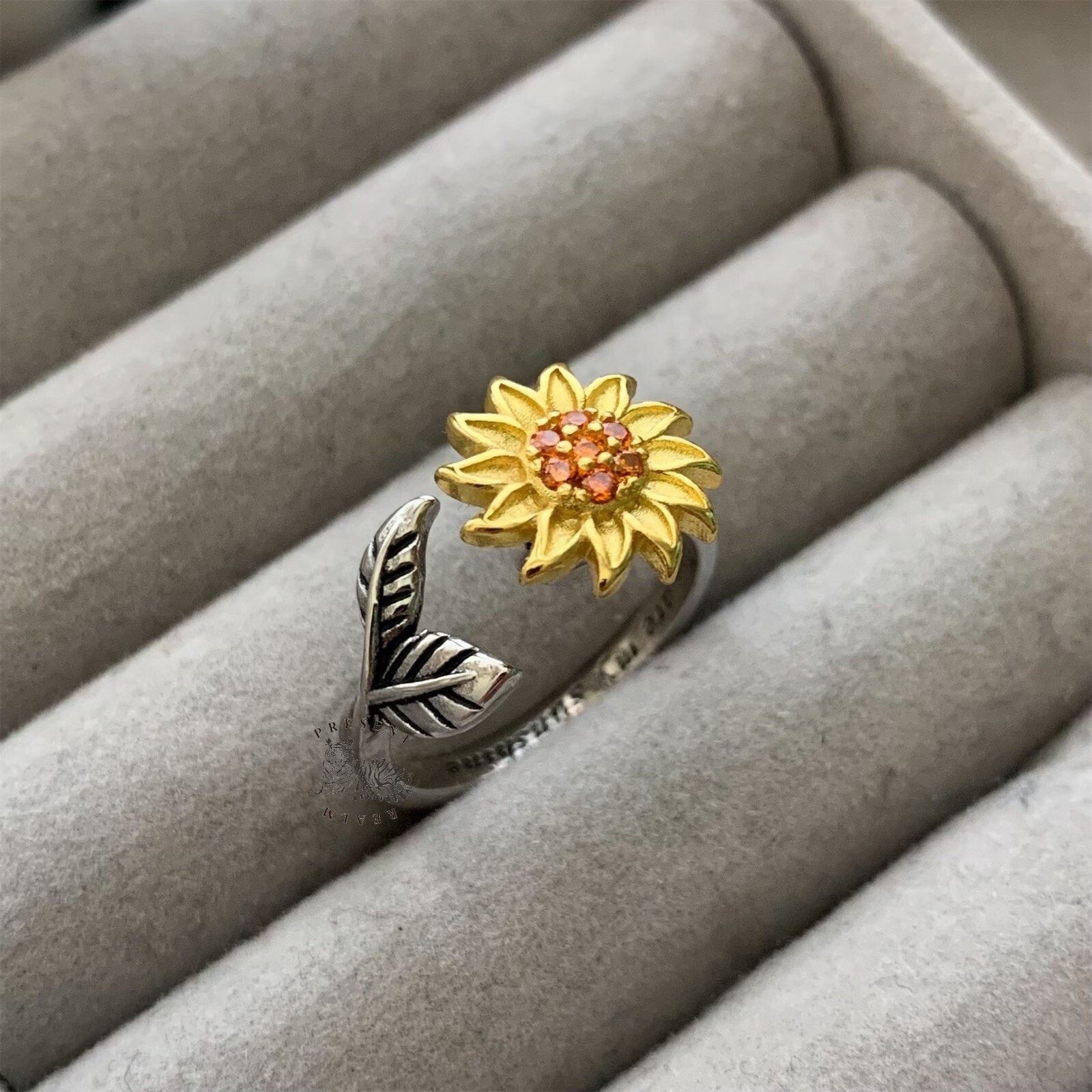 Jewelry × Vintage Sunflower Fidget Ring, Spinner Ring, Adjustable Ring Size ONE SIZE - 3 Thumbnail