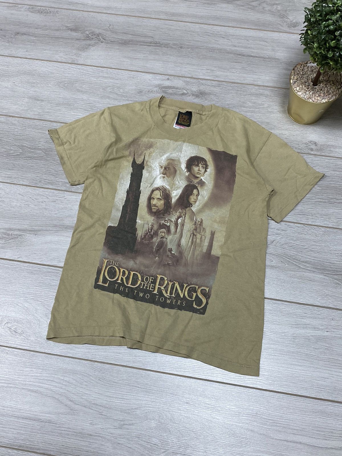 Vintage Lord of The rings the two towers vintage t-shirt Size US S / EU 44-46 / 1 - 1 Thumbnail