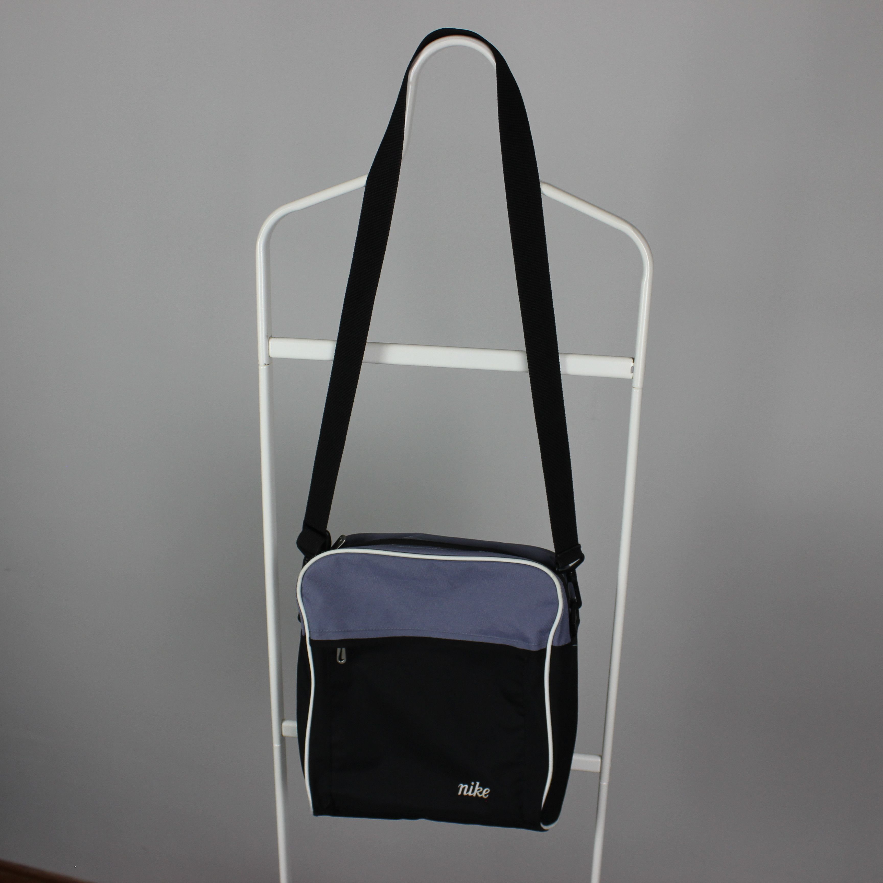 Nike × Streetwear × Vintage Vintage 90's Nike Y2K Crossbody Sling
