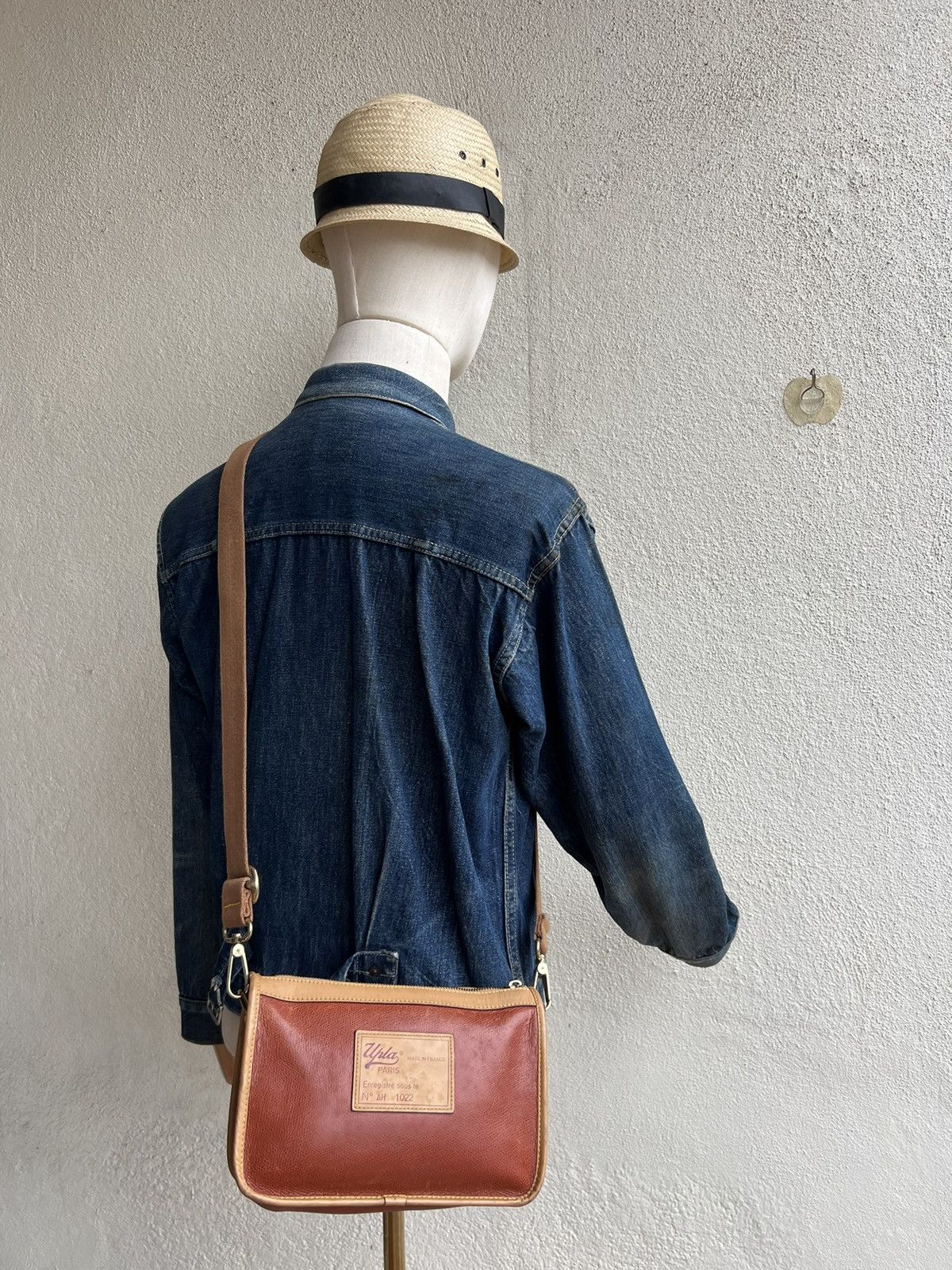 Leather Vintage 90s Upla Paris Scratches Patina Leather Sling Bag Size ONE SIZE - 4 Thumbnail