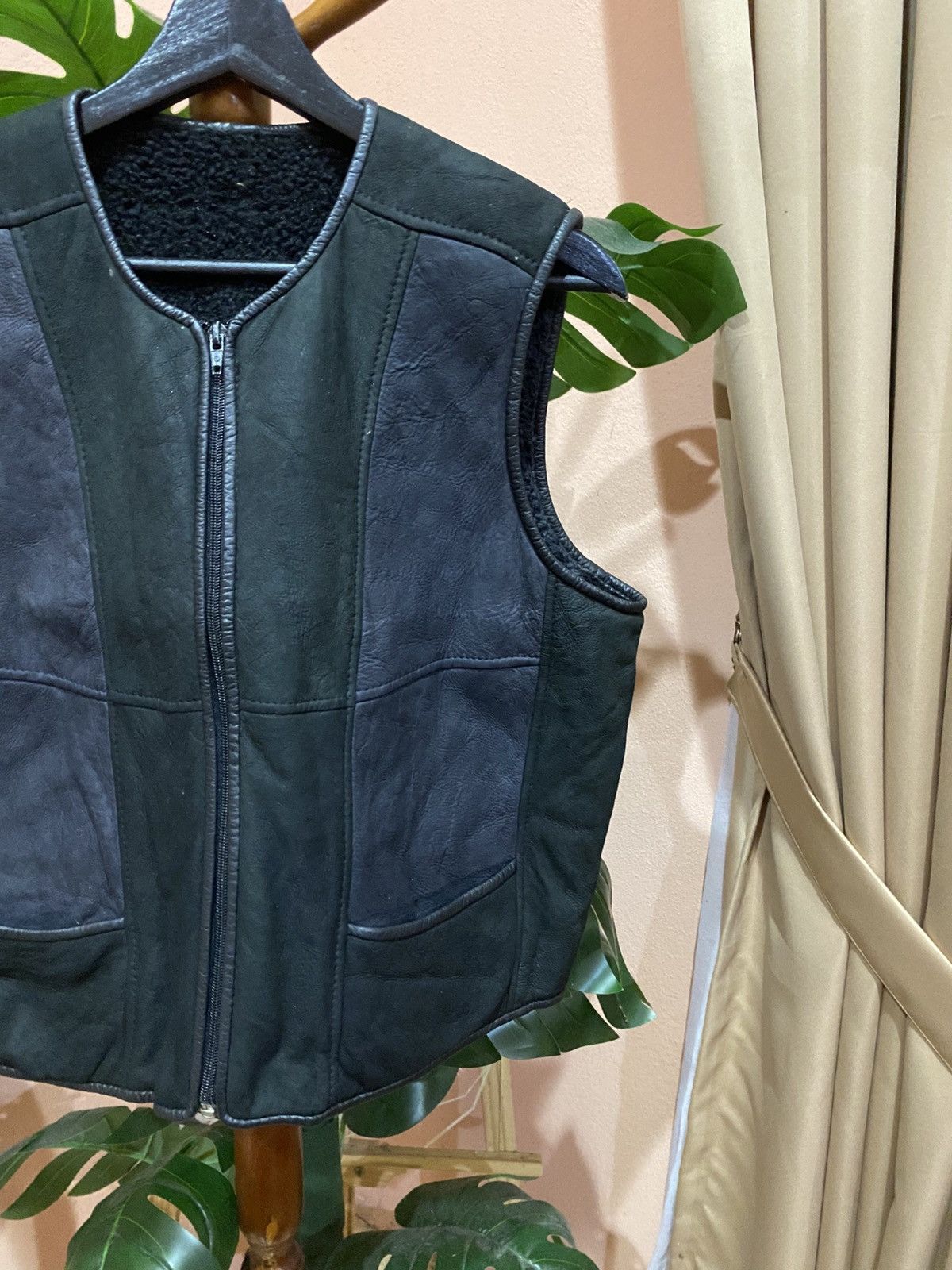 Other Malubel Australian Shearling Leather Vest - Men’s Two-Tone Size US M / EU 48-50 / 2 - 4 Thumbnail