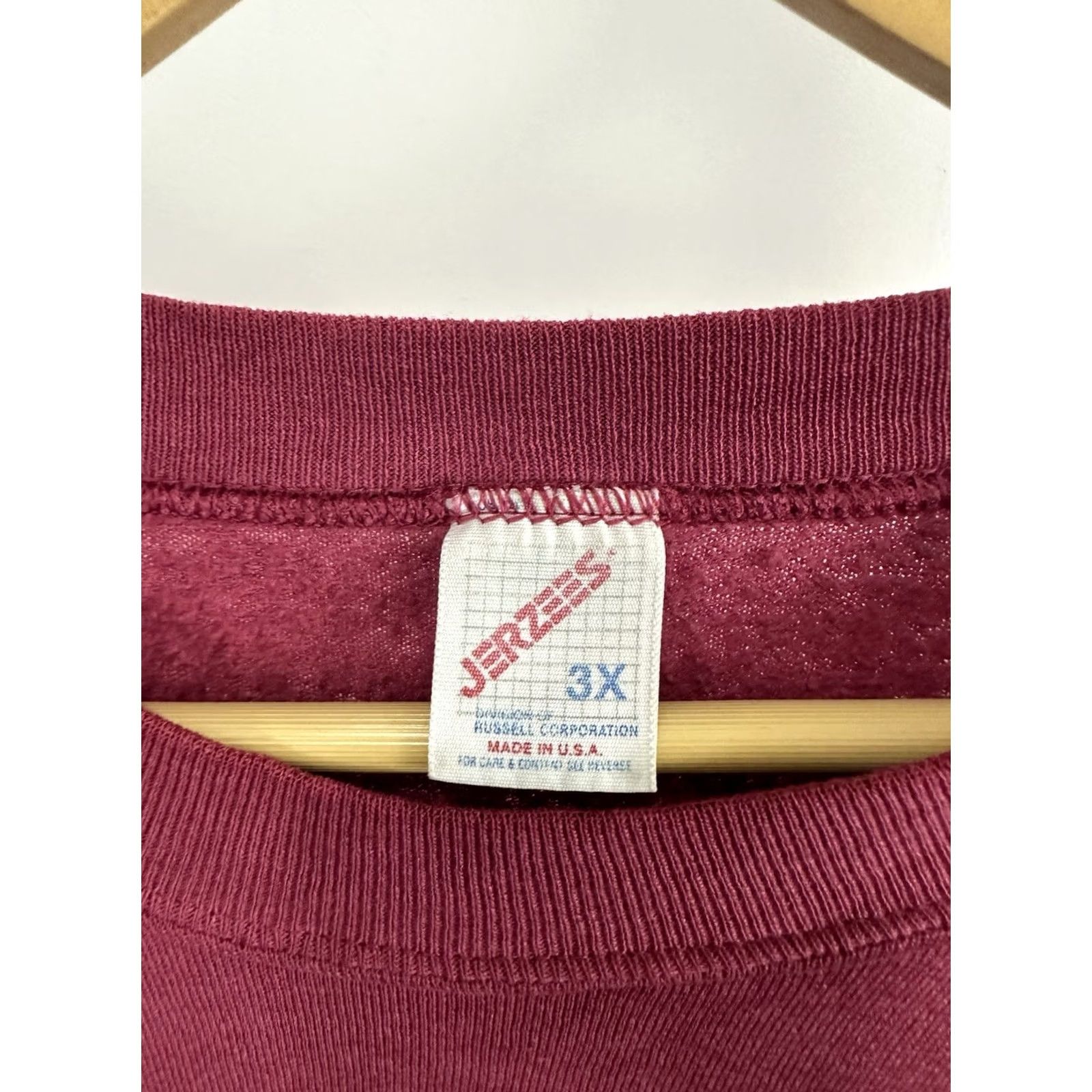 Jerzees VTG 80s Jerzees Paper Thin Burnout Burgundy Boxy Sweatshirt 3X Men Sweatshirt Burgundy 80s Jerzees Burnout Boxy Pullover Shirts Mens, 3X, Burgundy Size US XXL / EU 58 / 5 - 3 Thumbnail