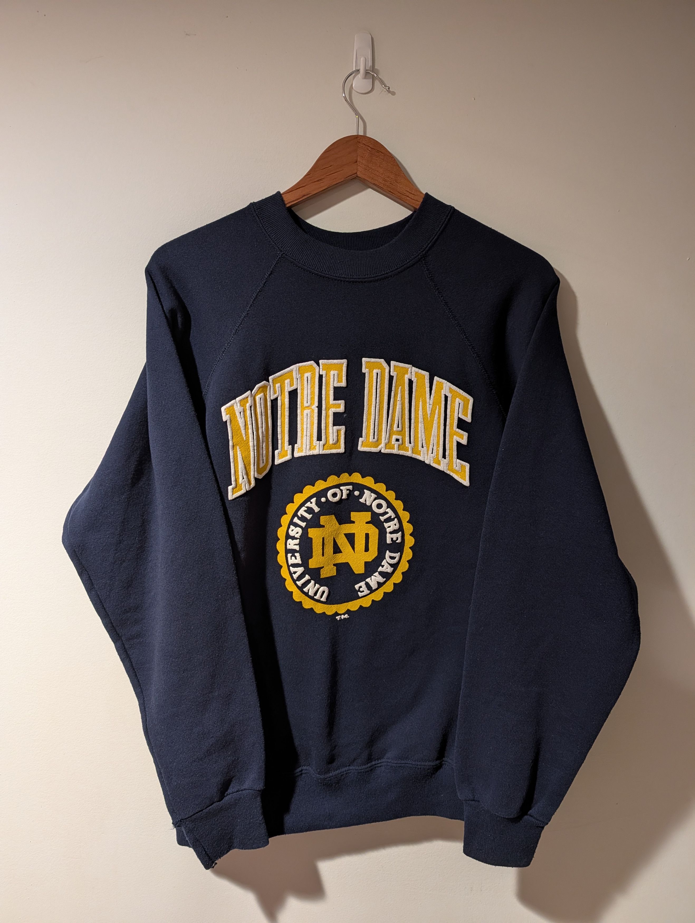NCAA VTG 90s Notre Dame Fighting Irish Puff Print Sweatshirt Size US L / EU 52-54 / 3 - 1 Thumbnail