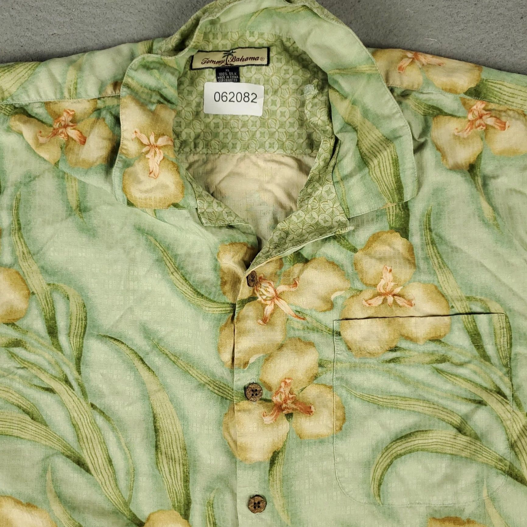 Tommy Bahama VINTAGE Tommy Bahama Shirt Mens XL Short Sleeve Green Floral Silk Hawaiian Casual Size US XL / EU 56 / 4 - 2 Thumbnail