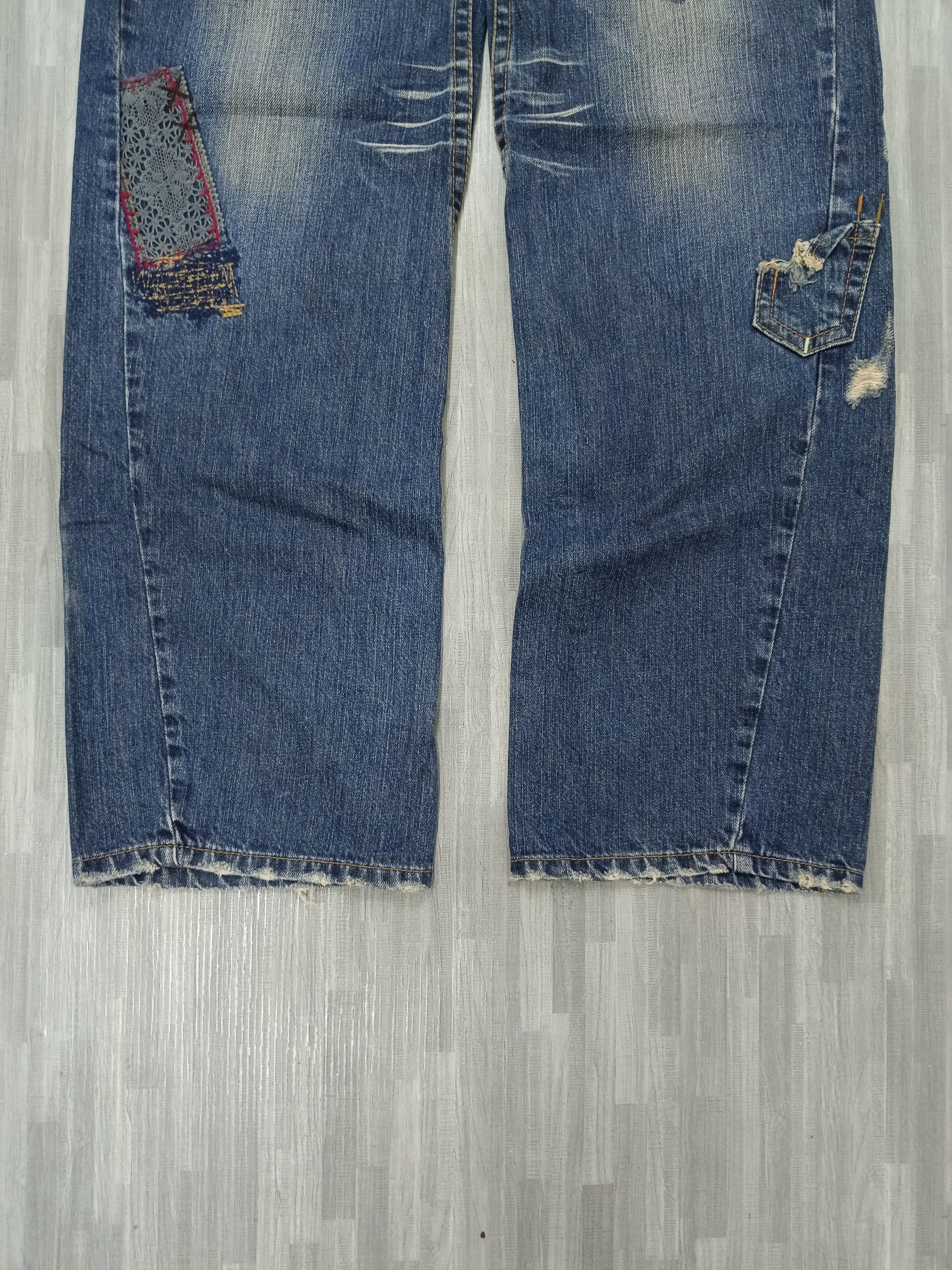 Japanese Brand A6 DISTRESSED PACTHWORK TWIST DENIM PANTS Size 30" / US 8 / IT 44 - 6 Thumbnail