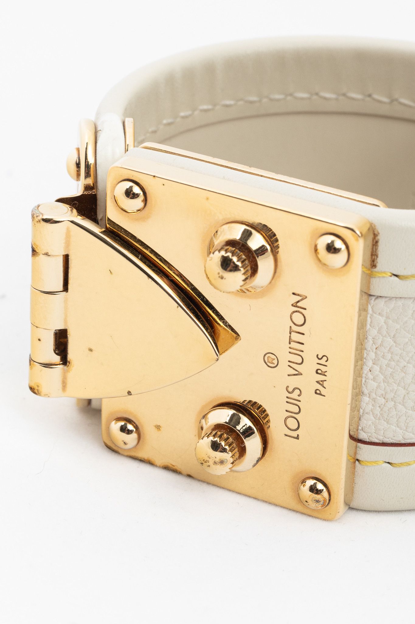 Louis Vuitton Louis Vuitton Suhali White Leather S-Lock Bracelet Size ONE SIZE - 4 Thumbnail