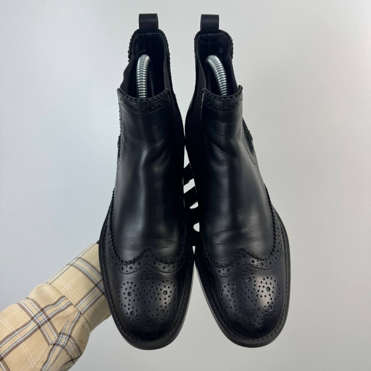 Tod's Tod’s Wingtip Chelsea Boots Black Leather Womens Size EU 36 Size US 6 / IT 36 - 2 Thumbnail