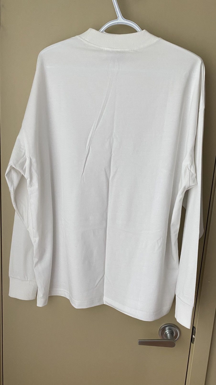 1017 ALYX 9SM 1017 ALYX 9SM Longsleeve White Size Medium Size US M / EU 48-50 / 2 - 2 Thumbnail