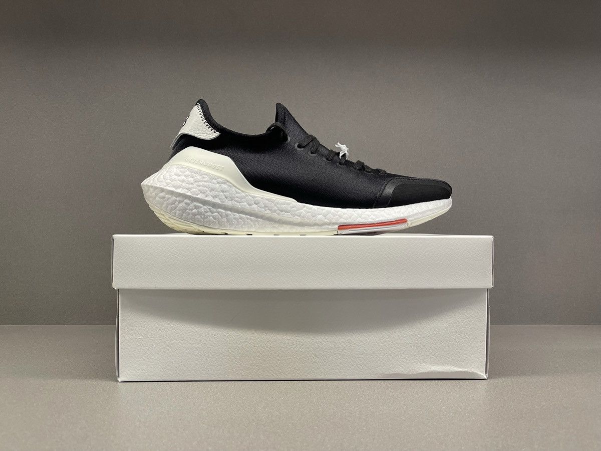 Y-3 Adidas Y-3 Ultra Boost 21 Black Size US 8.5 / EU 41-42 - 3 Thumbnail