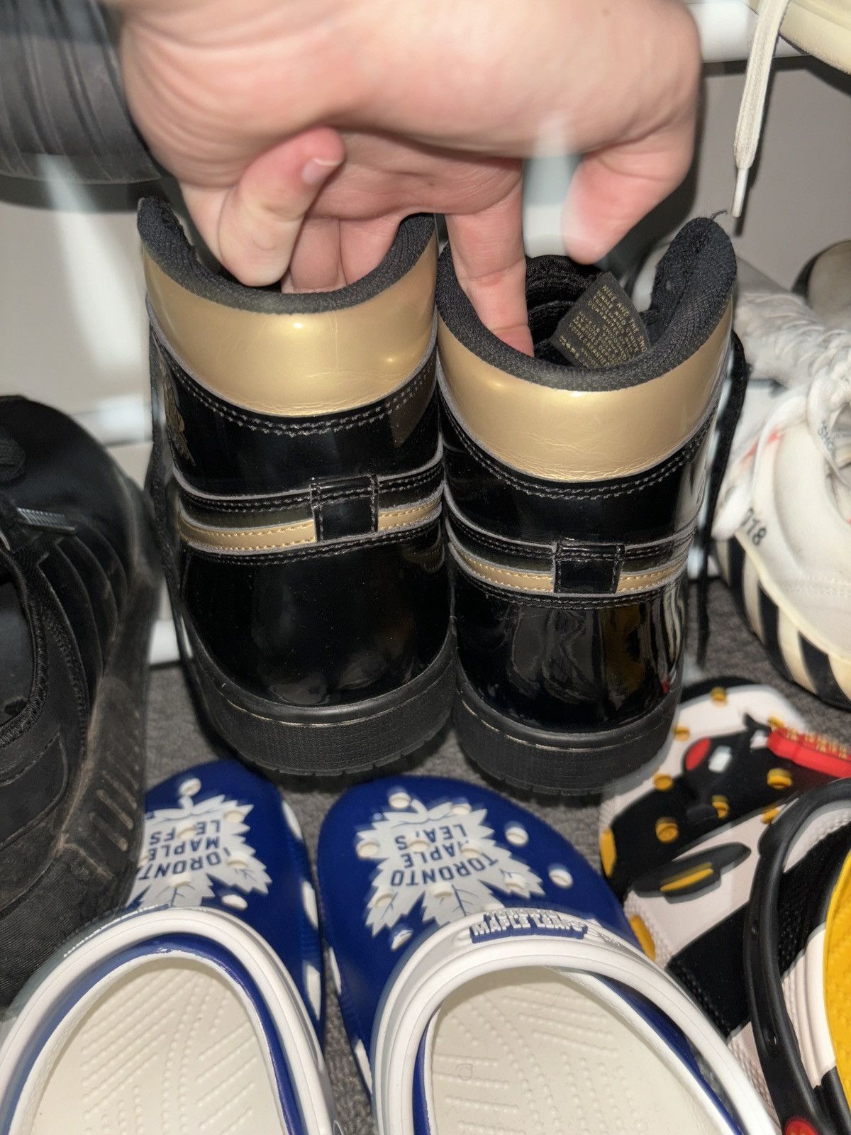 Jordan Brand Jordan 1 Black Metallic Gold Size US 9.5 / EU 42-43 - 6 Thumbnail