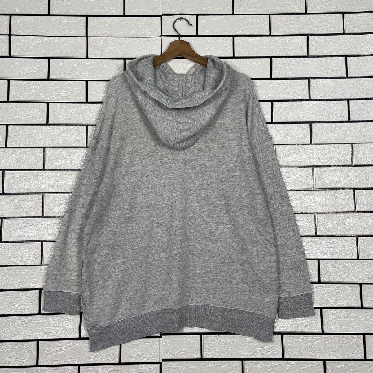Uniqlo Uniqlo Petter Rabbit Pullover Hoodie Size US L / EU 52-54 / 3 - 7 Thumbnail