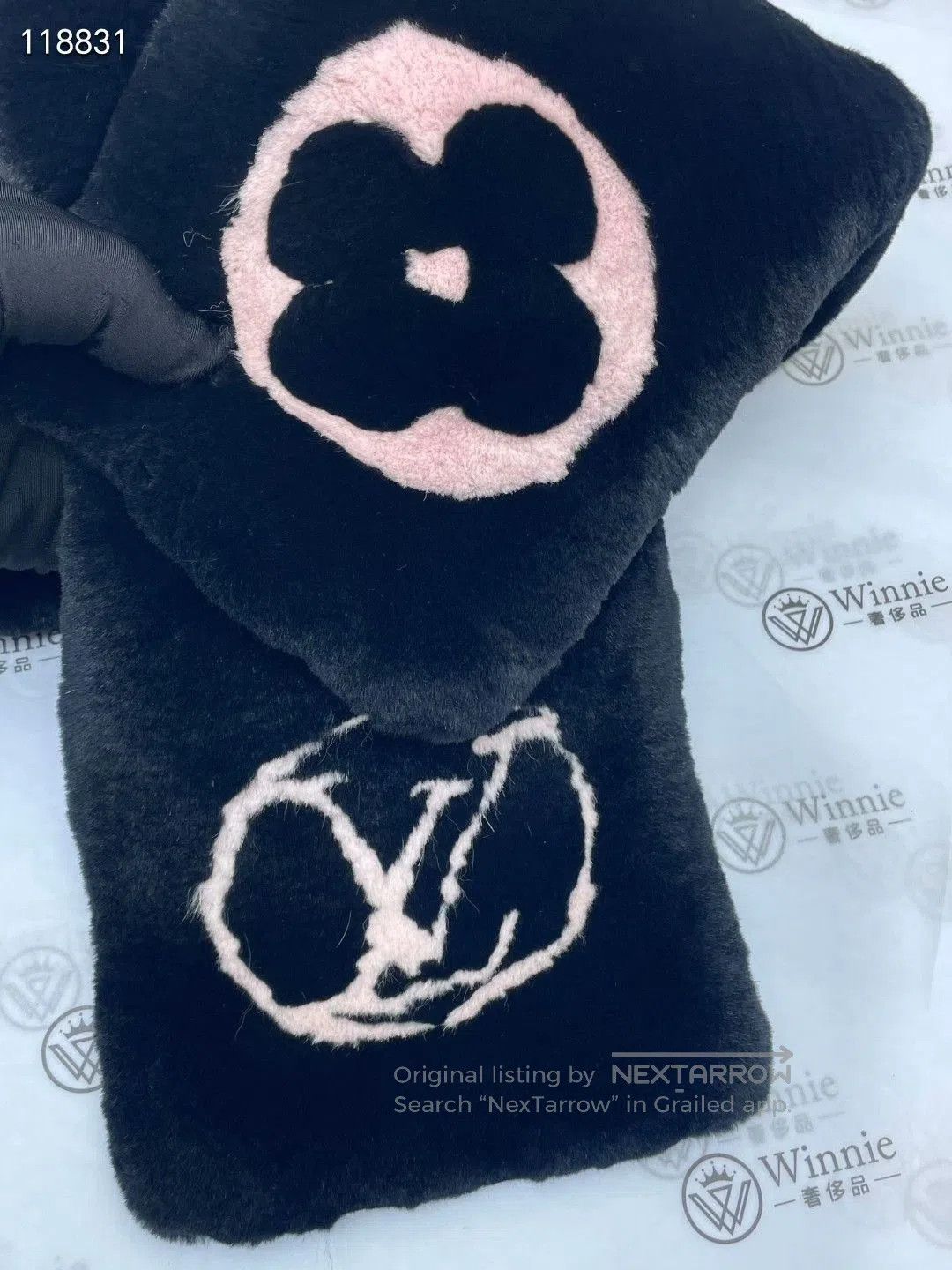 Louis Vuitton LV Black Pink Logo Fur Scarf. Size ONE SIZE - 5 Thumbnail