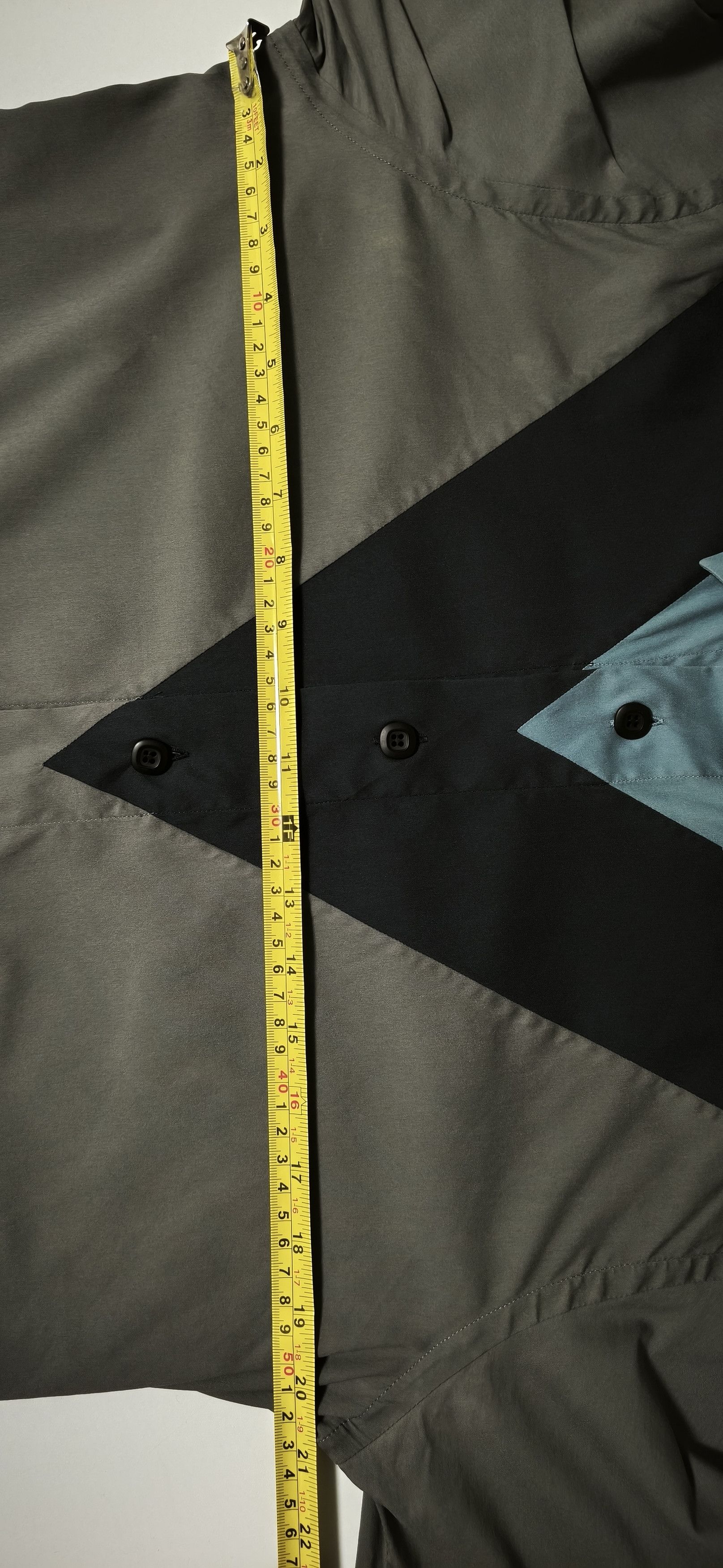 Prada FW2011 - Gray shirt with black and light blue details Size US M / EU 48-50 / 2 - 19 Thumbnail