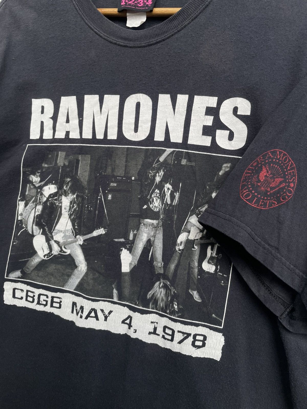 Band Tees × Vintage Vintage Ramones Live At CBGB Tshirt Size US XL / EU 56 / 4 - 5 Thumbnail
