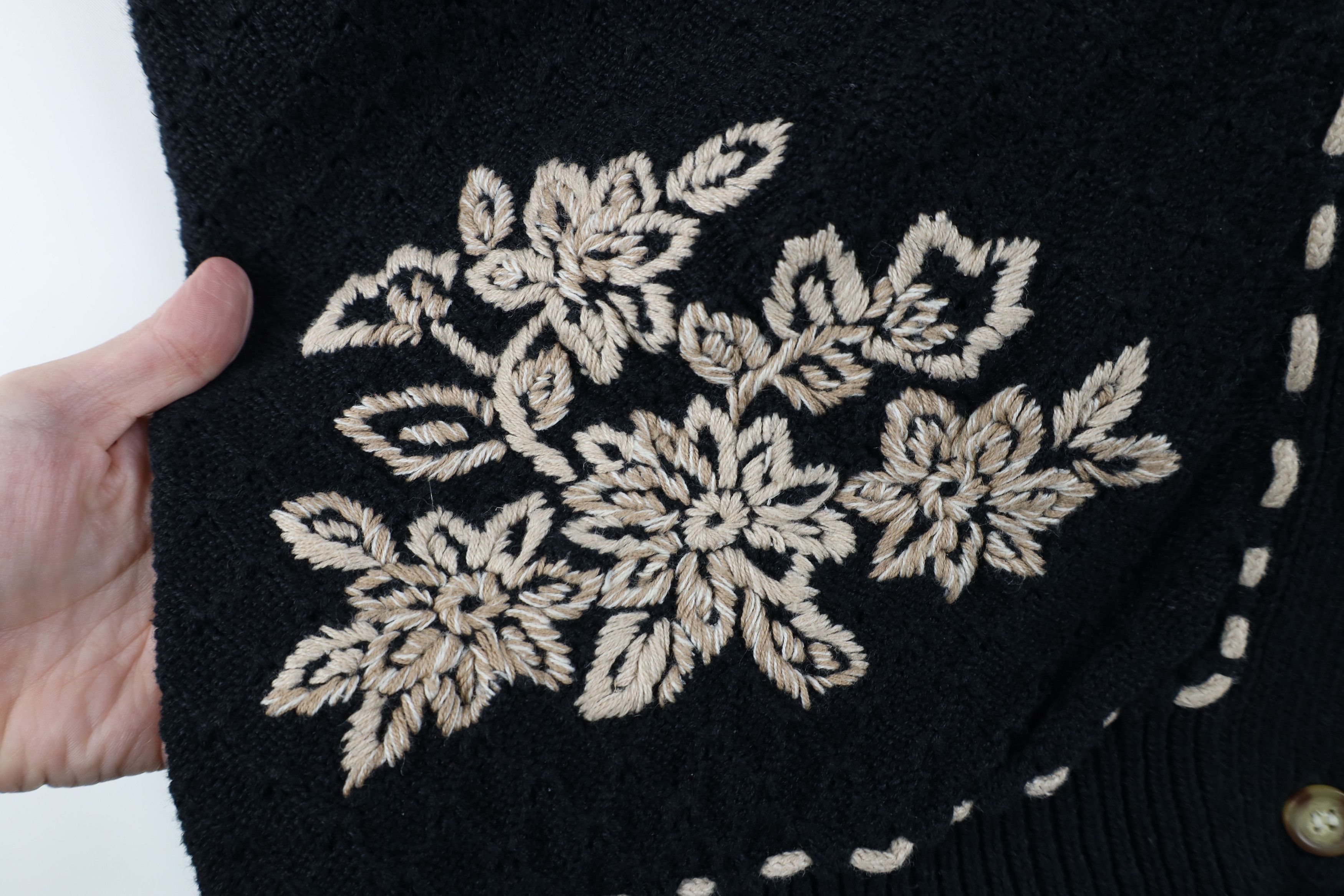 Vintage Vintage 90s Streetwear Hand Embroidered Flower Sweater Vest Size L / US 10 / IT 46 - 5 Thumbnail