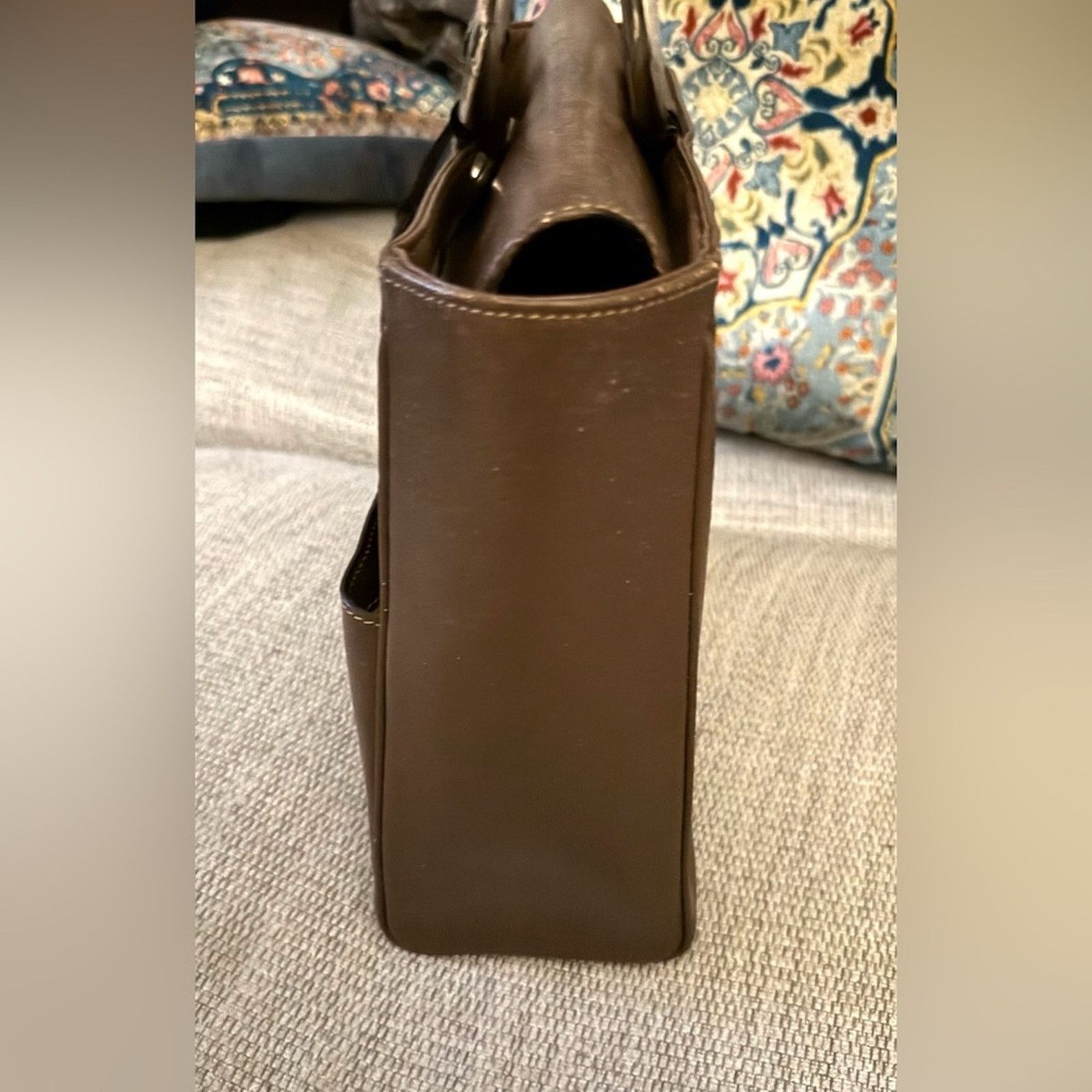 Gucci Gucci, Tom Ford era brown, leather tote w/circle top handles Size ONE SIZE - 9 Thumbnail