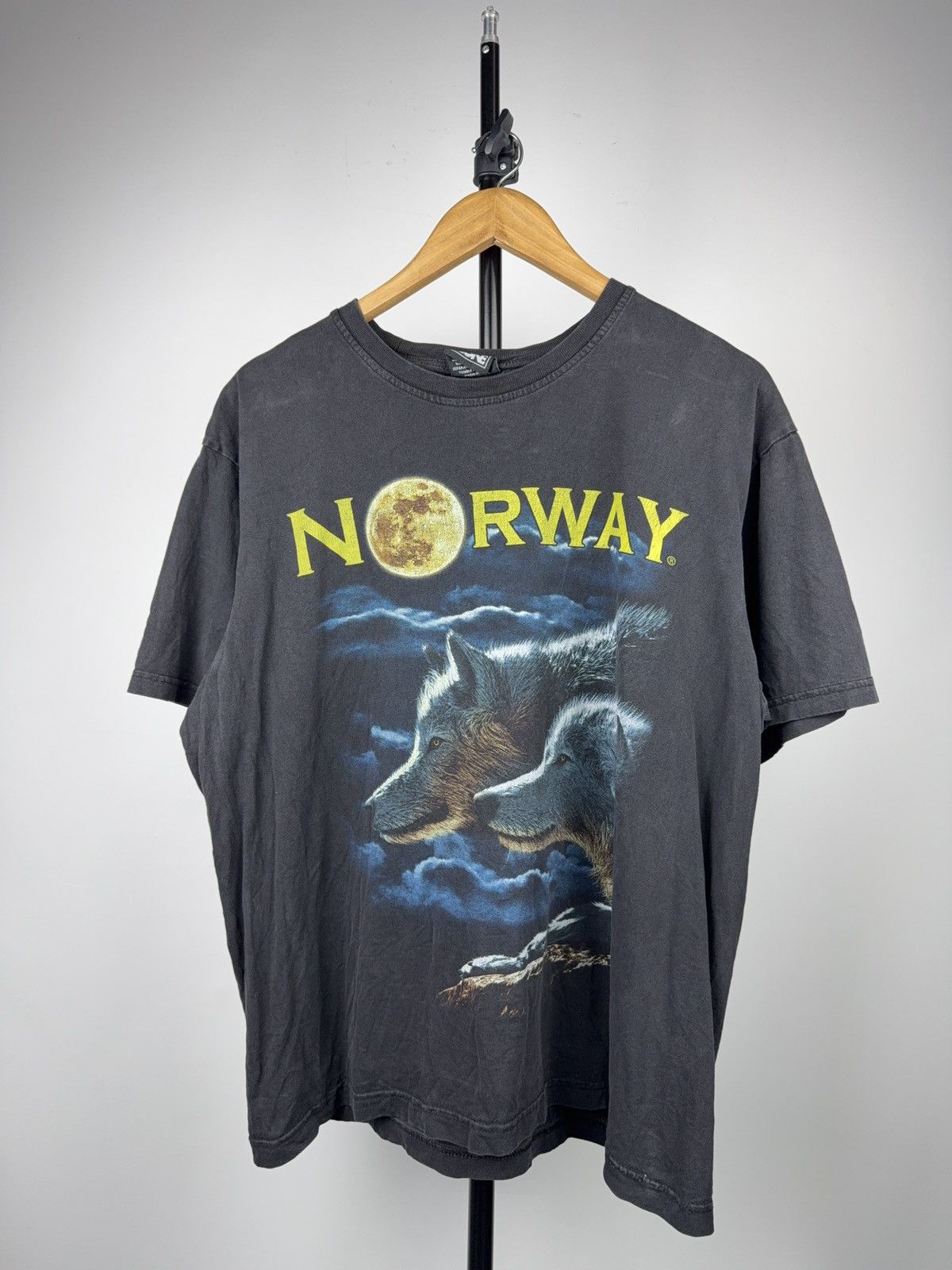 Vintage Vintage 90s Animal Native Norway Wolf Moon Graphic Tee Size US L / EU 52-54 / 3 - 1 Thumbnail