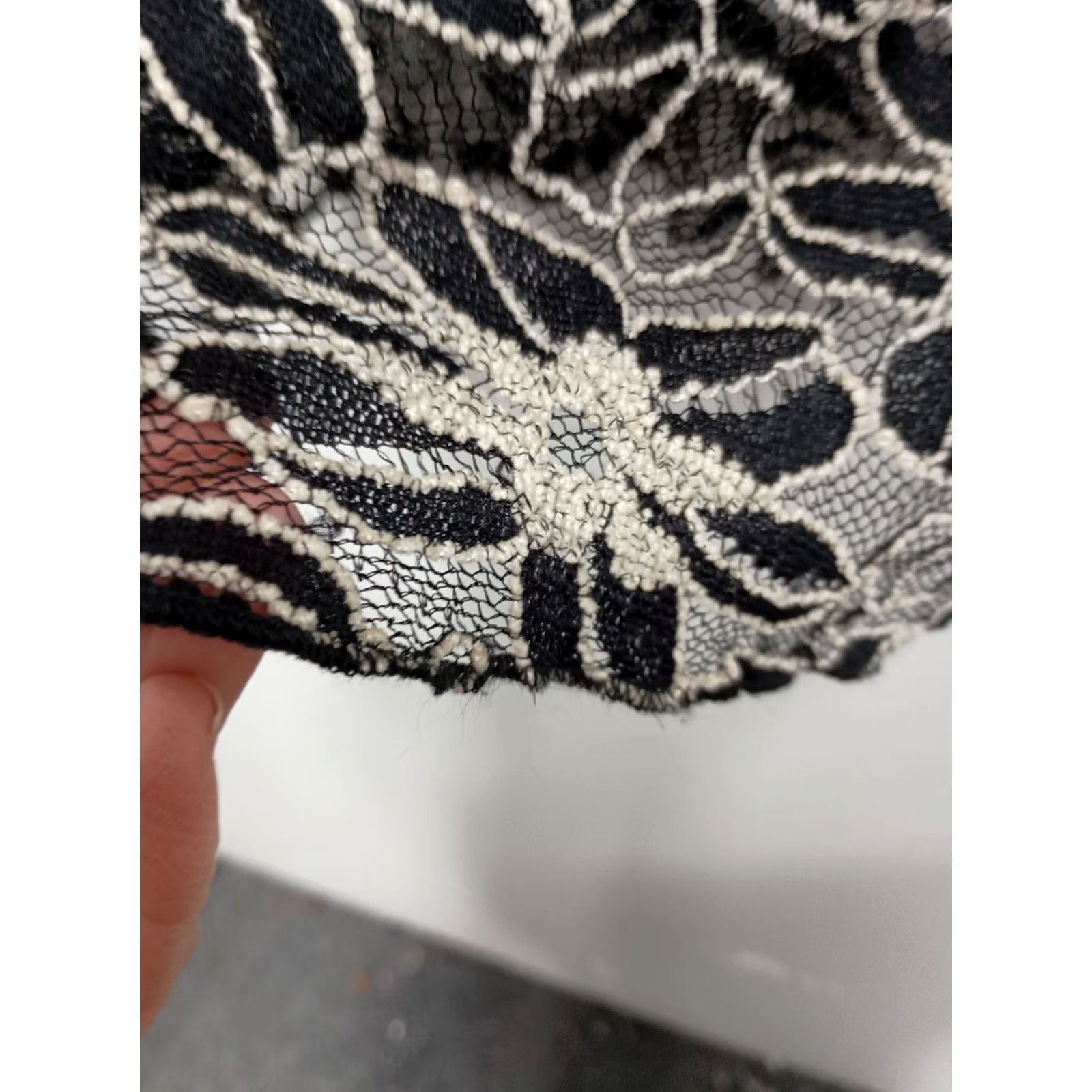 Vintage Y2K Young Essence Fairy Grunge Top Womens Large Black White Floral Sheer Lace V-Neck Pullover Long Sleeve Blouse Size L / US 10 / IT 46 - 7 Thumbnail
