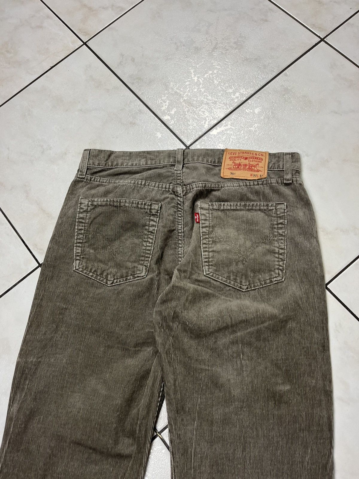 Levi's × Vintage Vintage Levi’s 751 corduroy velvet regular pants trousers Size US 32 / EU 48 - 14 Thumbnail