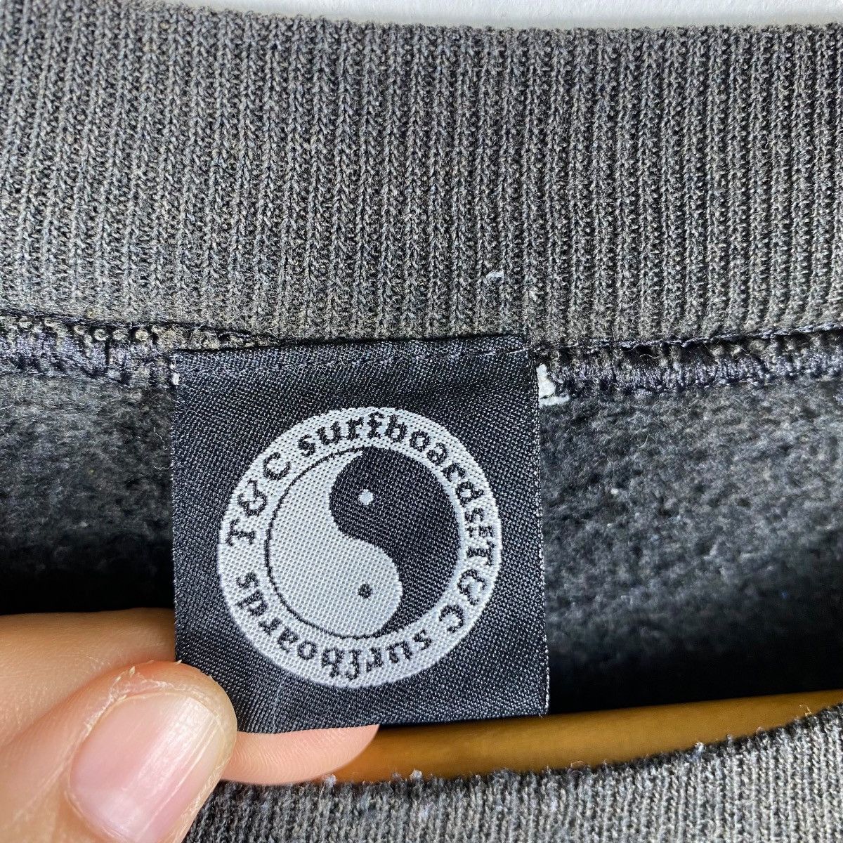 Vintage Vintage 90's T&C SURFBOARDS Dragon Graphic Crewneck Size US L / EU 52-54 / 3 - 6 Thumbnail