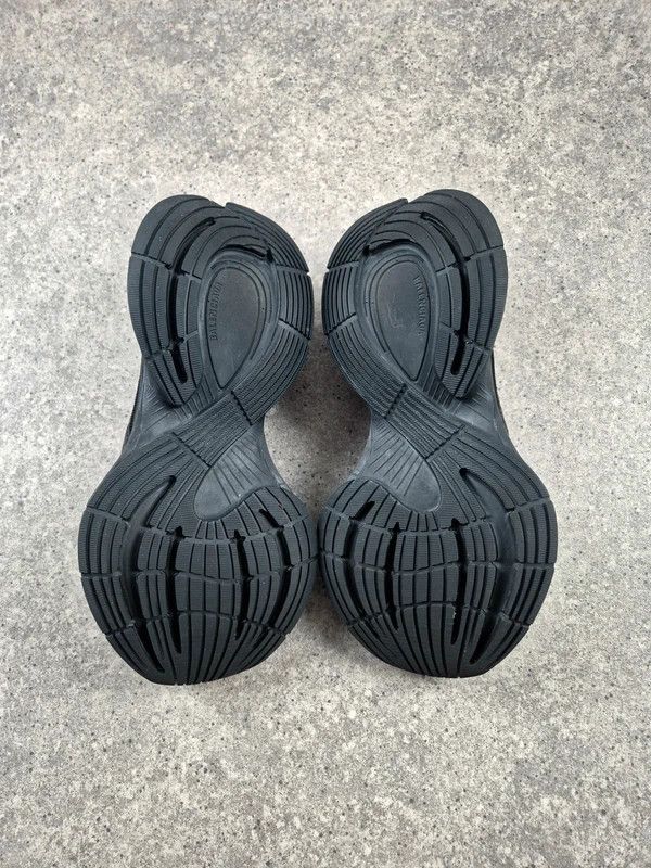 Balenciaga Balenciaga Circuit Low Men's Black Mesh Sneakers Size 41 Size US 8 / EU 41 - 7 Thumbnail