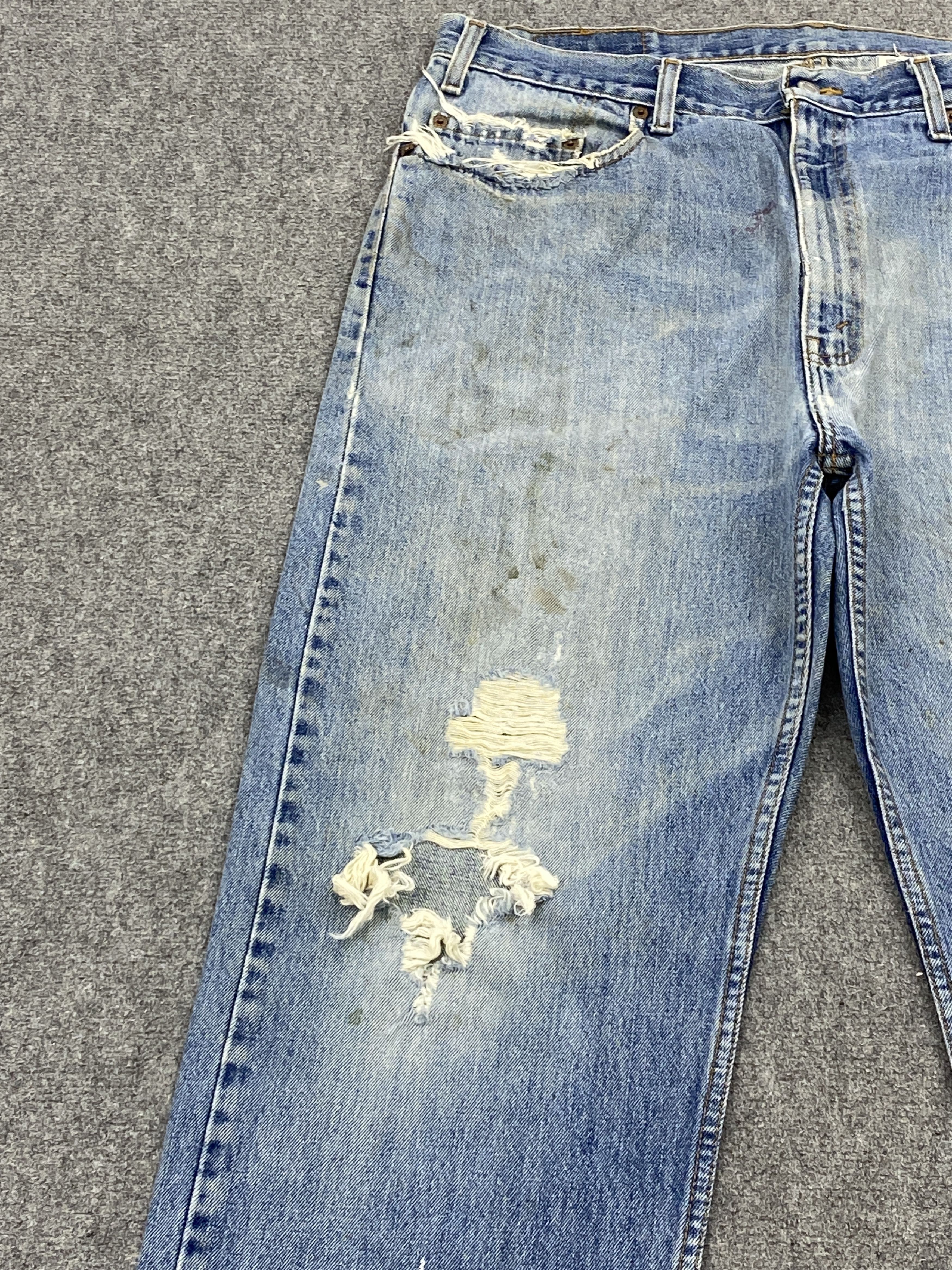 Levi's × Vintage Distressed Vintage 90s Levis 505 Faded Blue Jeans DP2618 Size US 34 / EU 50 - 11 Thumbnail