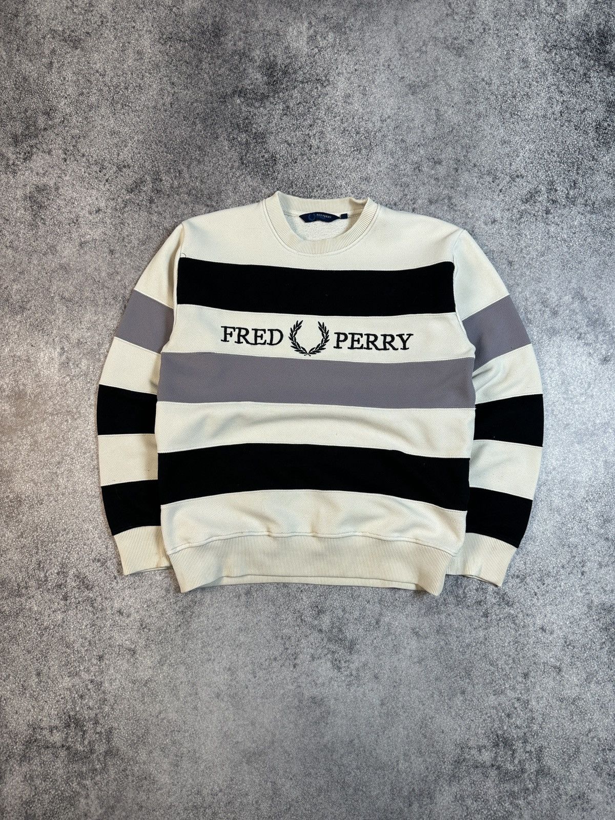 Fred Perry × Vintage Vintage Fred Perry Big Logo Sweatshirt Casual Streetwear M Size US M / EU 48-50 / 2 - 1 Thumbnail