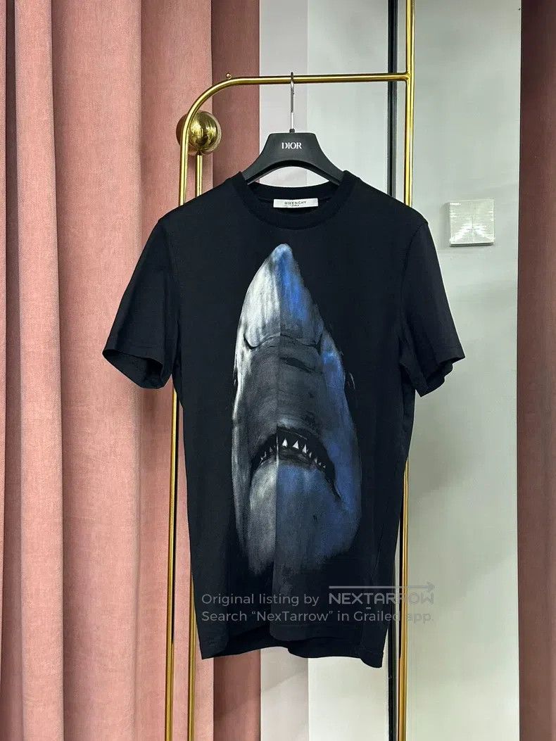Givenchy Givenchy Black Shark Short Sleeve T-Shirt Top Size US XS / EU 42 / 0 - 1 Thumbnail