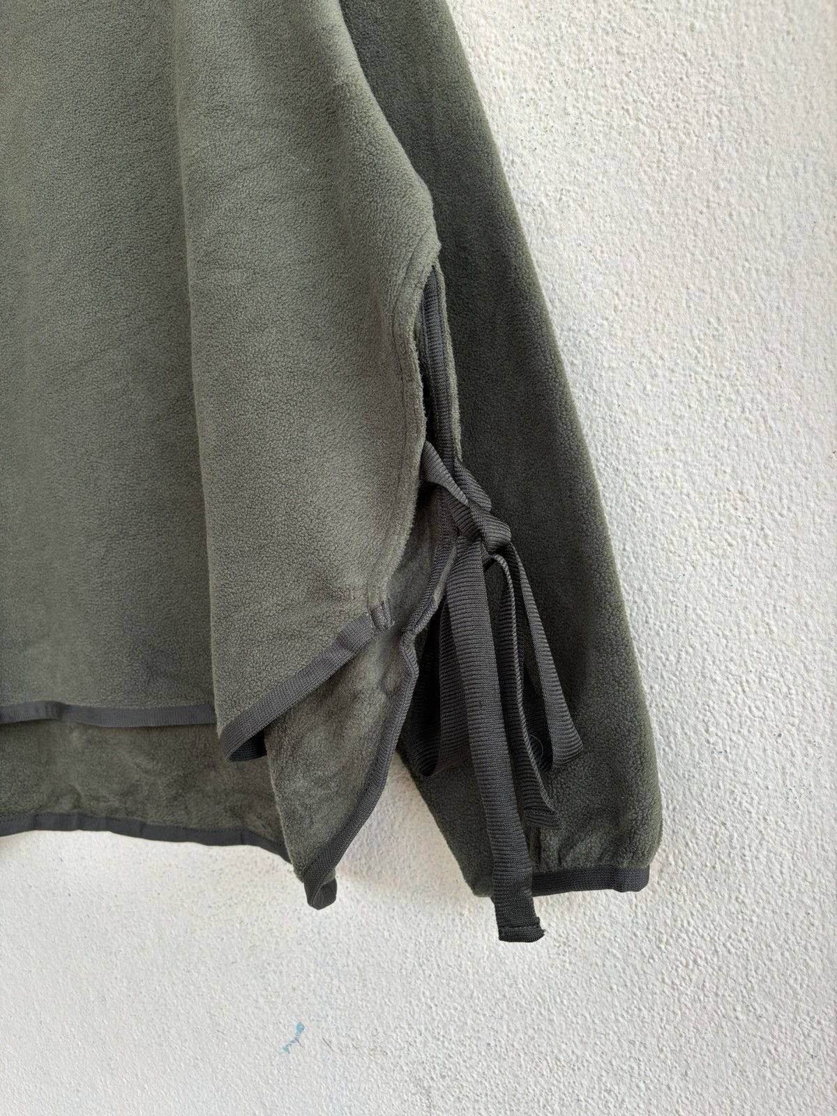 Uniqlo × White Mountaineering Straped Edges Fleece Size XL / US 12-14 / IT 48-50 - 3 Thumbnail