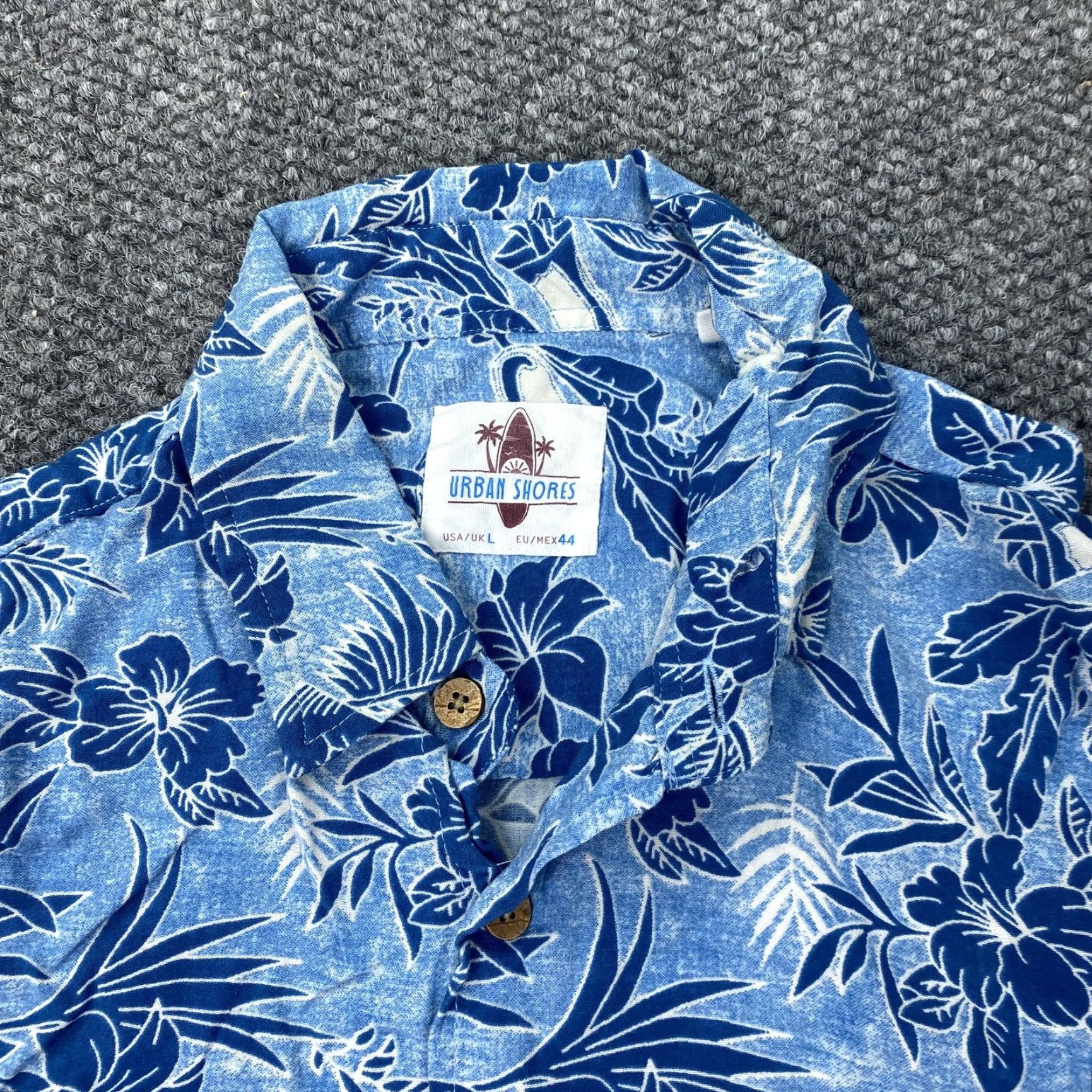 Vintage Urban Shores Shirt Mens Large Blue Hawaiian Aloha Floral Button Up Viscose Beach Size US L / EU 52-54 / 3 - 2 Thumbnail