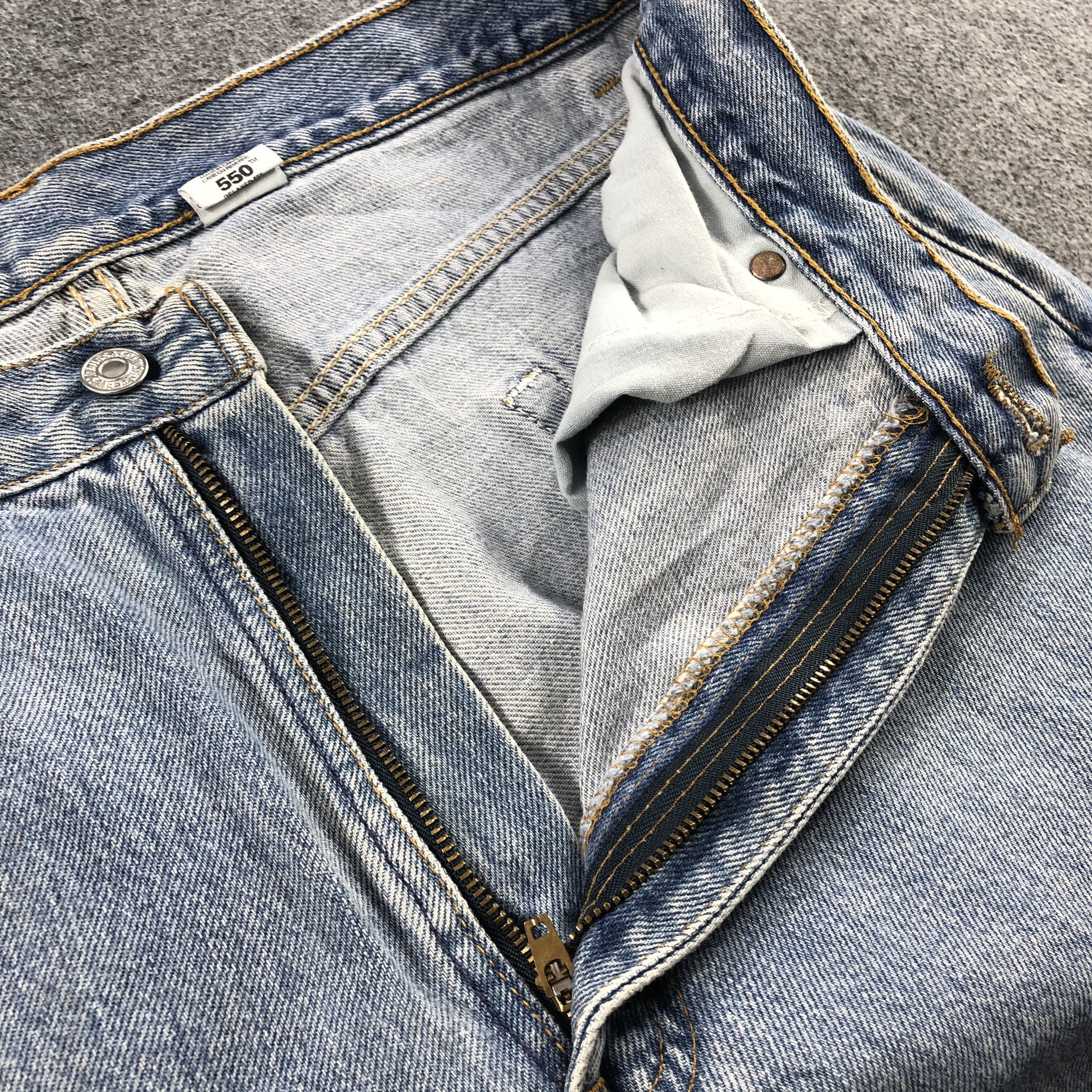 Levi's Vintage 90s Light Wash Levis 550 Jeans-J2190 Size US 33 - 8 Thumbnail