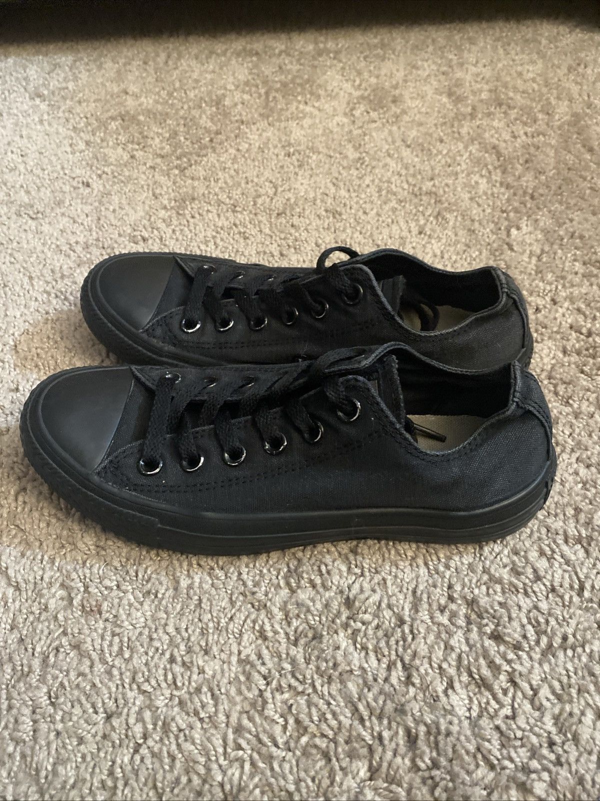 Converse Unisex Converse Chuck Taylor low Sneakers size 6.5 W/ 4.5M Size US 6.5 / IT 36.5 - 2 Thumbnail