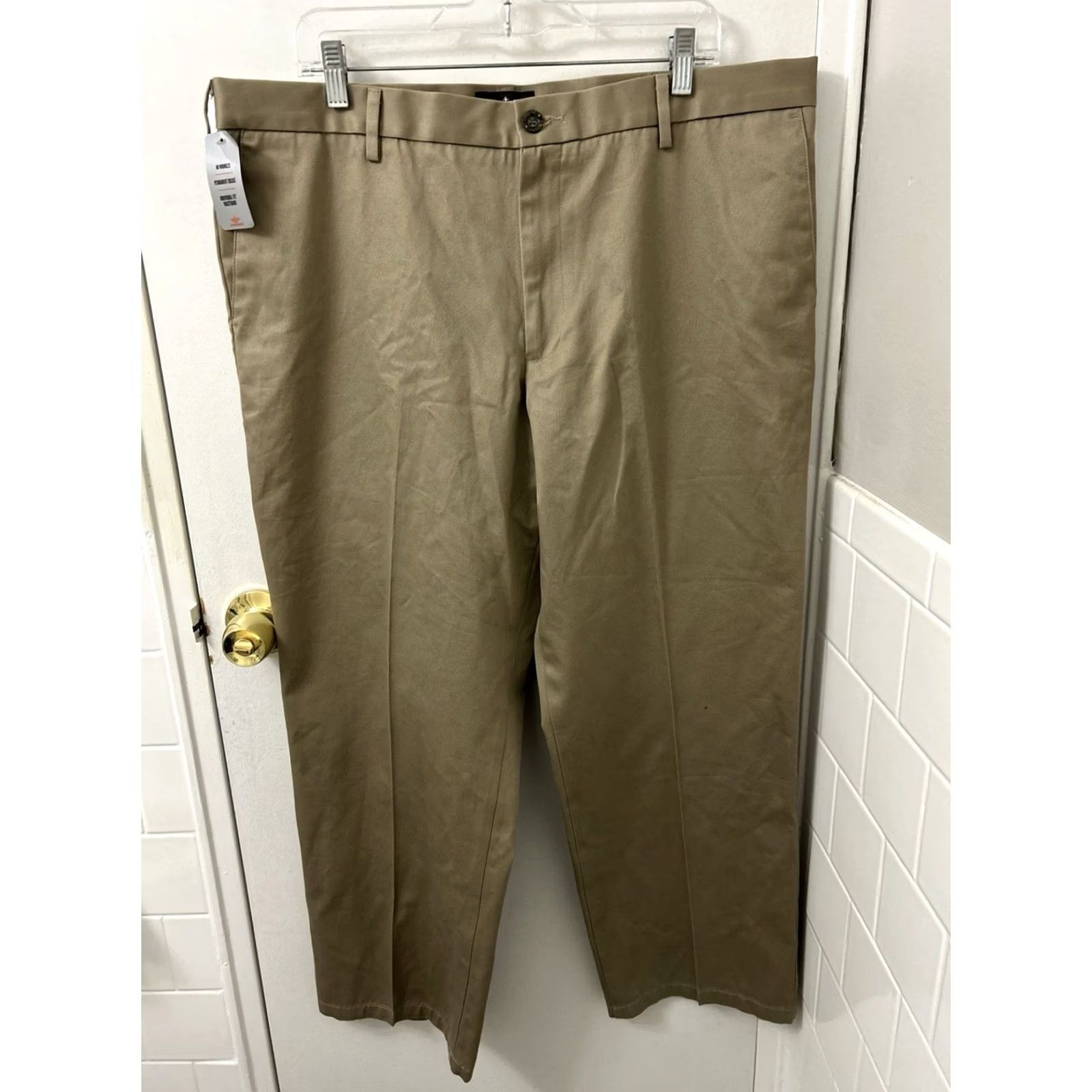 Dockers VINTAGE Dockers Signature Khaki Pants Mens 40x30 Tan Beige Straight Fit Flat Front NWT Size US 40 / EU 56 - 6 Thumbnail