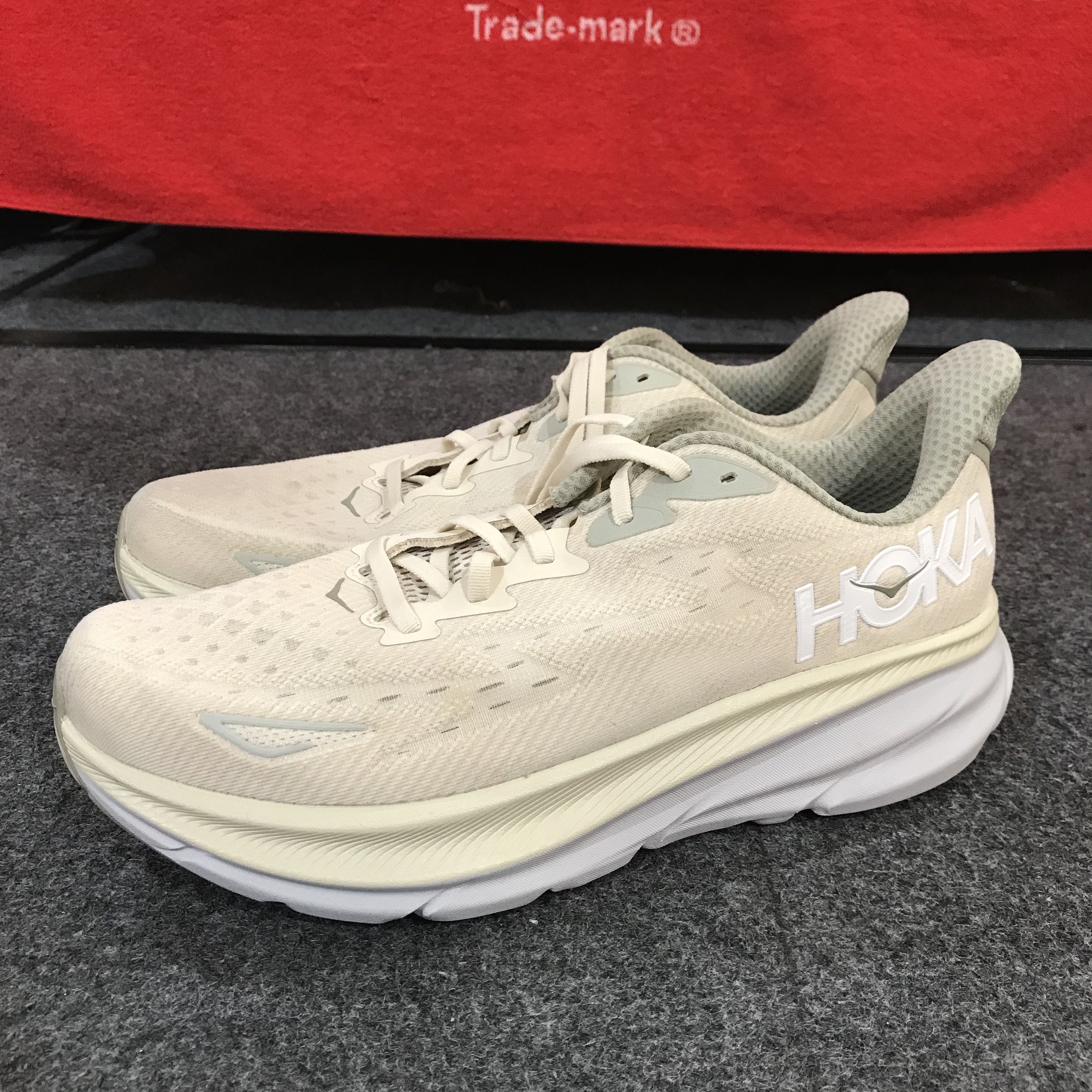Hoka Hoka Clifton 9/H Tennis shoes Size 10.5 uk 45 eur 29 cm Size US 11 / EU 44 - 1 Thumbnail