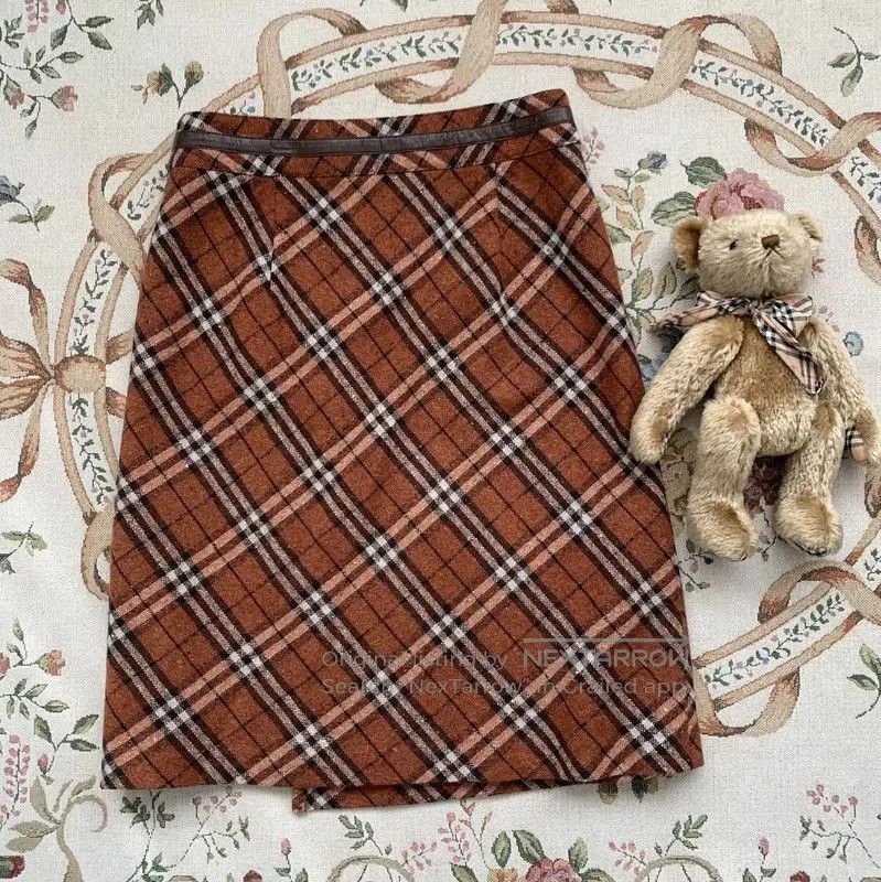 Burberry Burberry Brown Cotton Plaid Skirt. Size 23" - 4 Thumbnail
