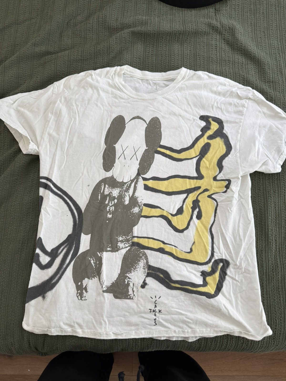 Fragment Design × Kaws × Travis Scott Cactus Jack x KAWS Tee Size US L / EU 52-54 / 3 - 1 Thumbnail