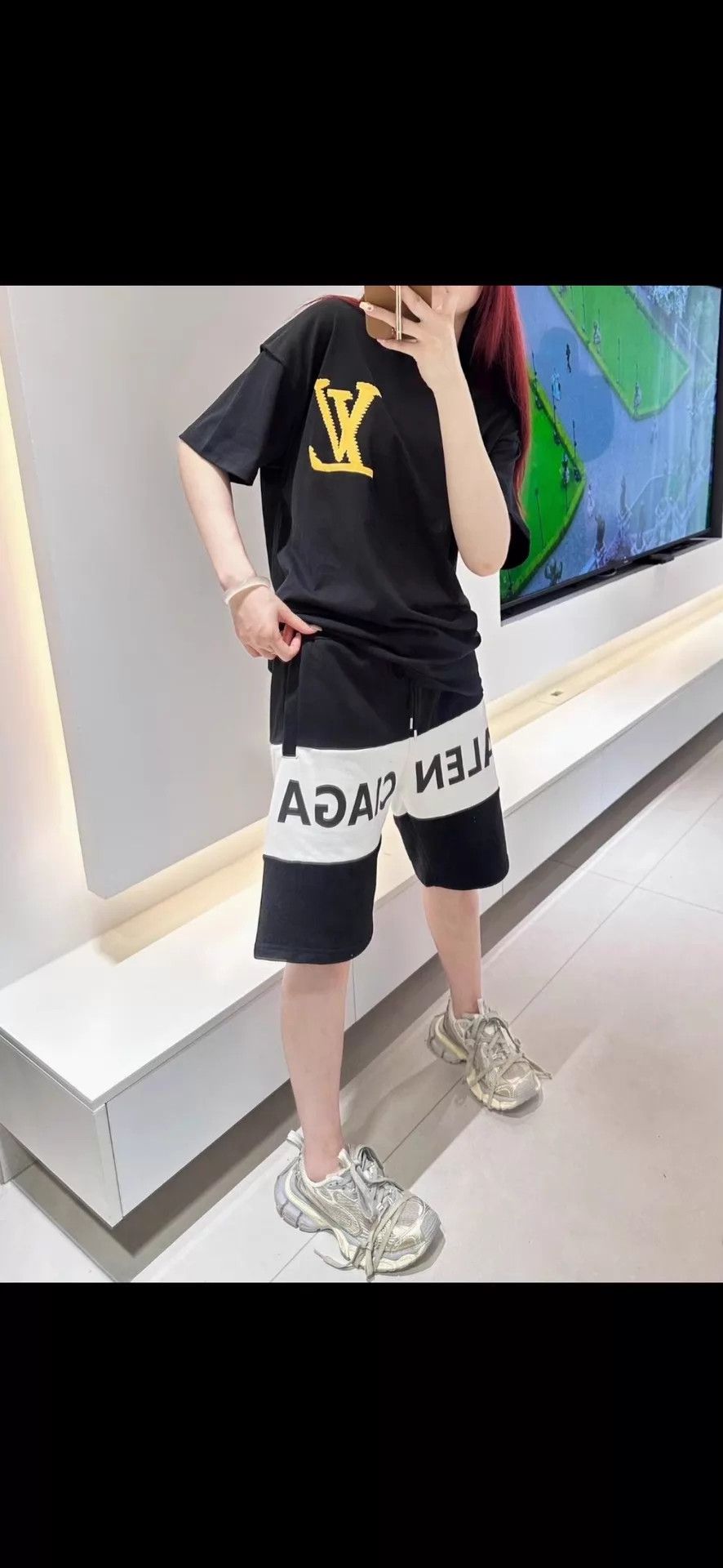 Louis Vuitton LV black & yellow block logo short tee oversized size M Size US M / EU 48-50 / 2 - 7 Thumbnail